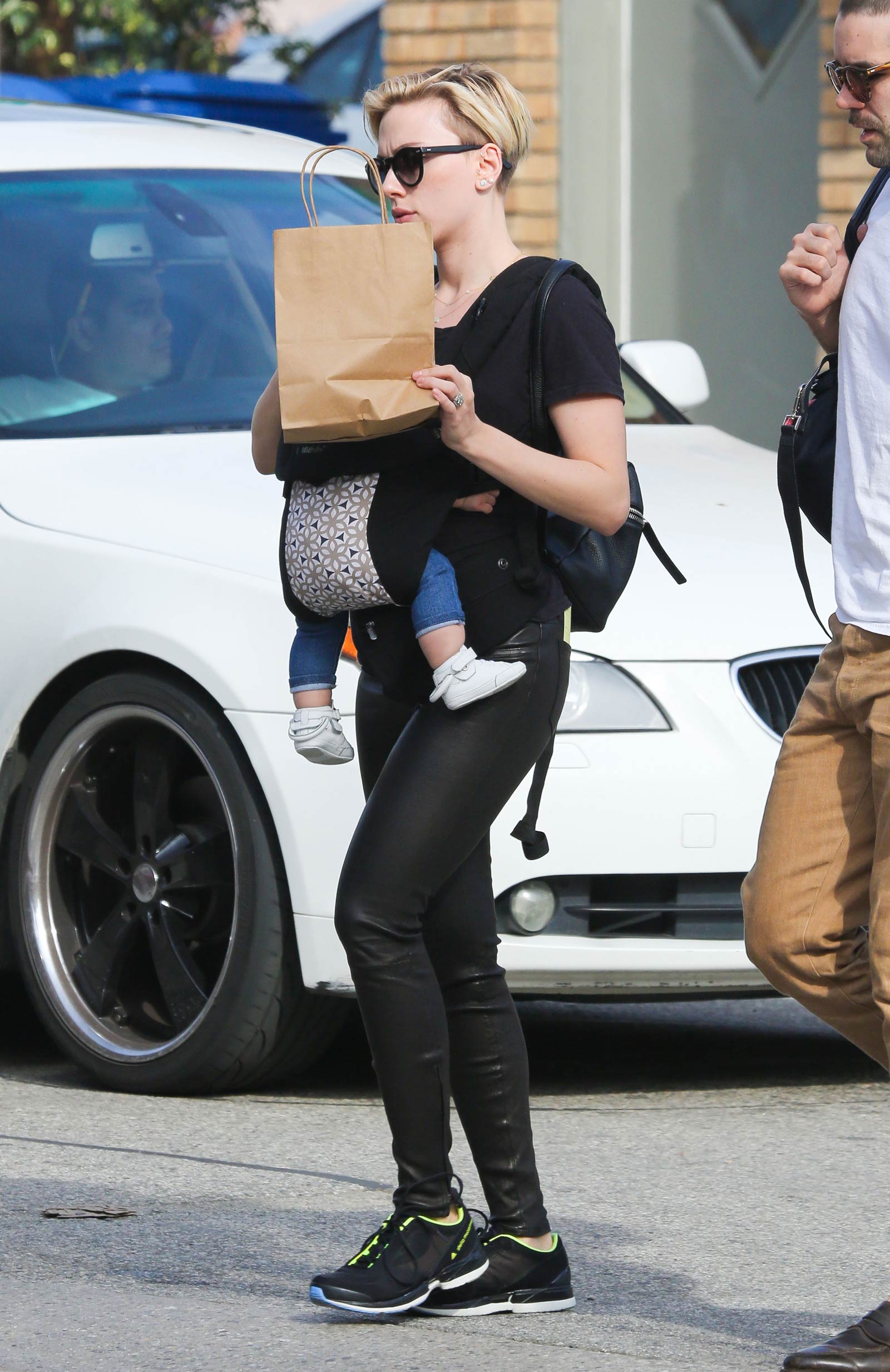 Scarlett Johansson shopping in Venice Beach