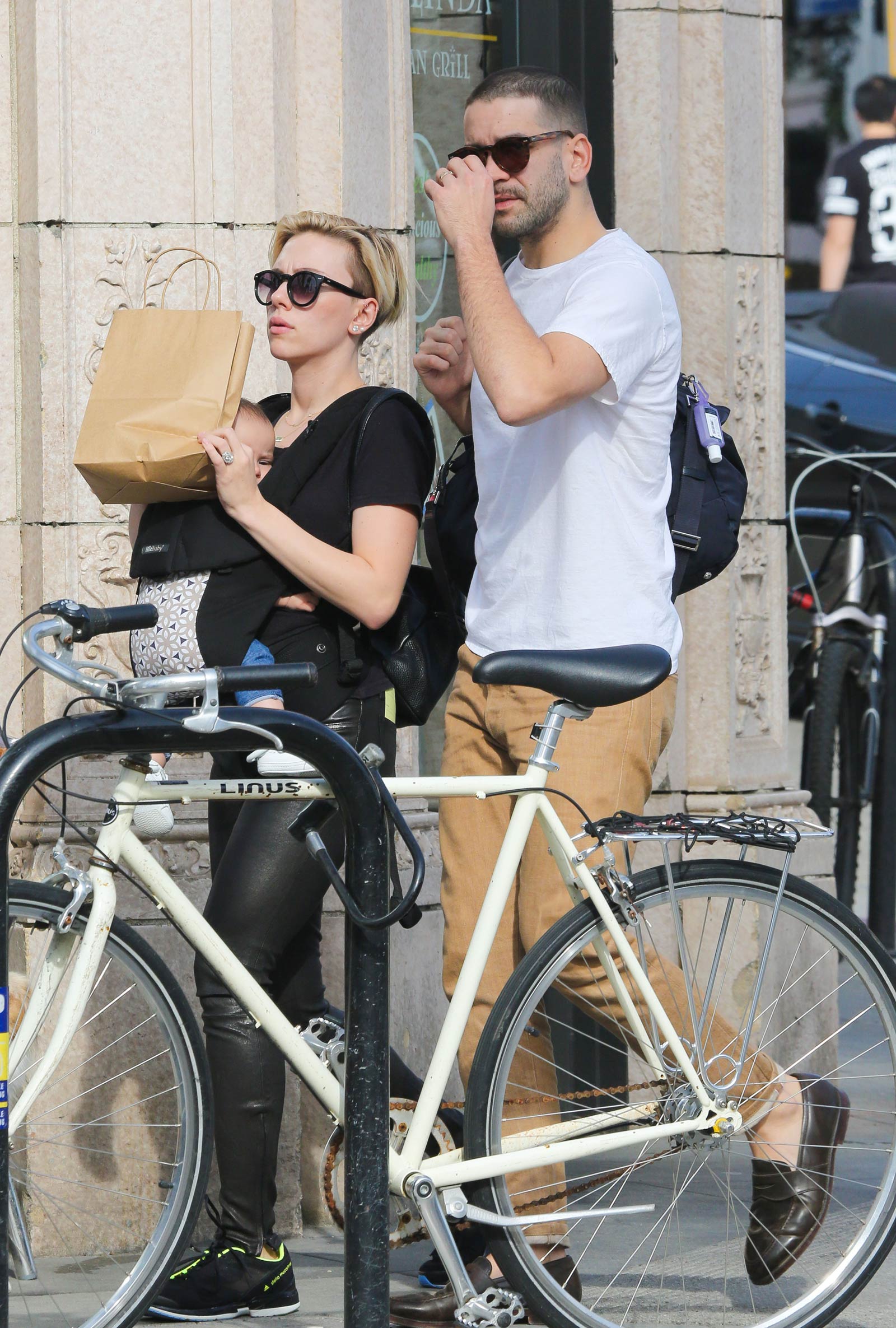 Scarlett Johansson shopping in Venice Beach