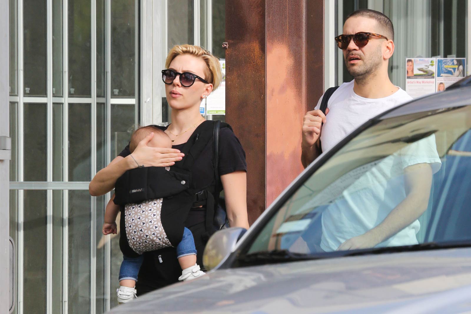 Scarlett Johansson shopping in Venice Beach