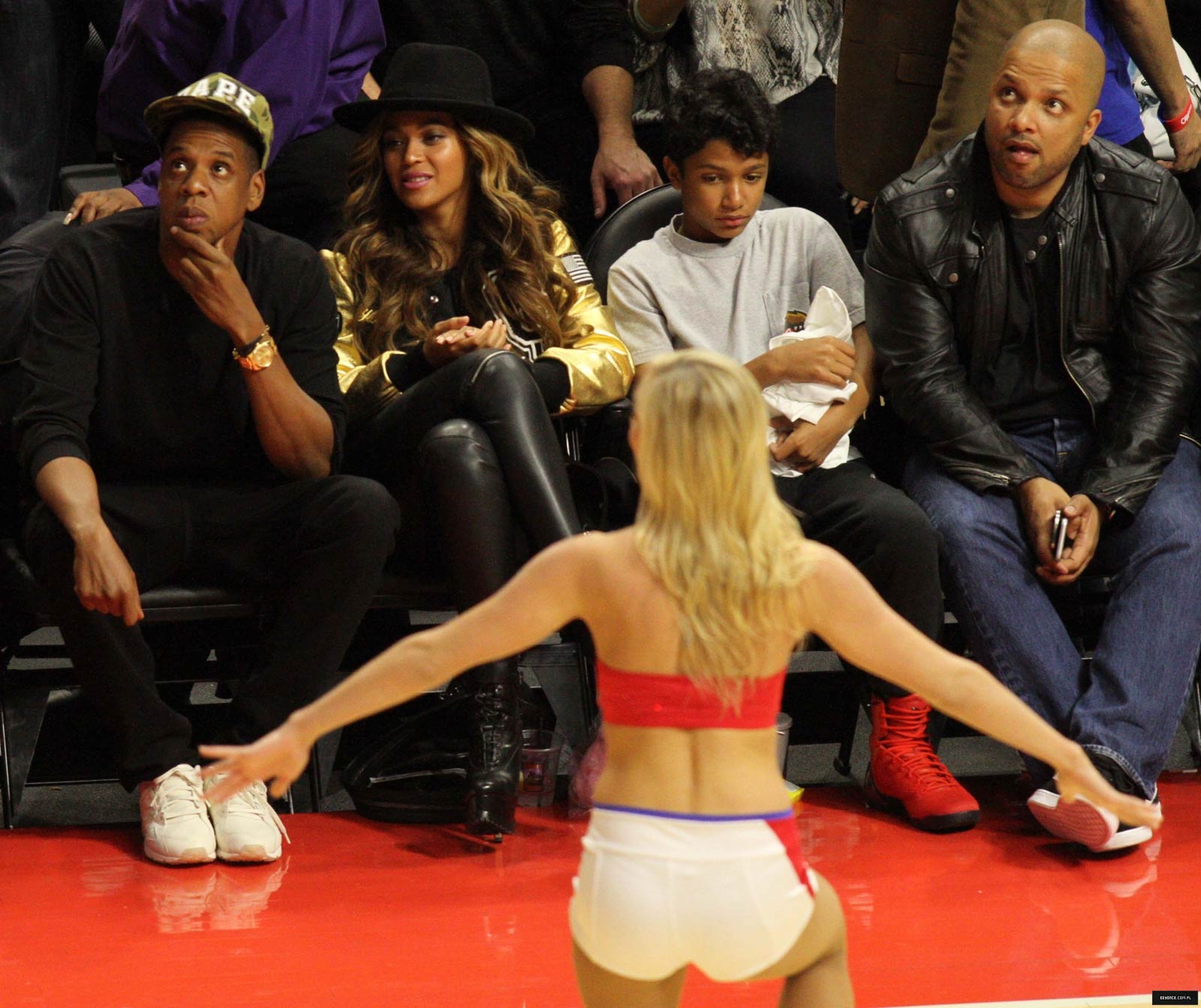 Beyonce attends Los Angeles Clippers vs Cleveland Cavaliers game