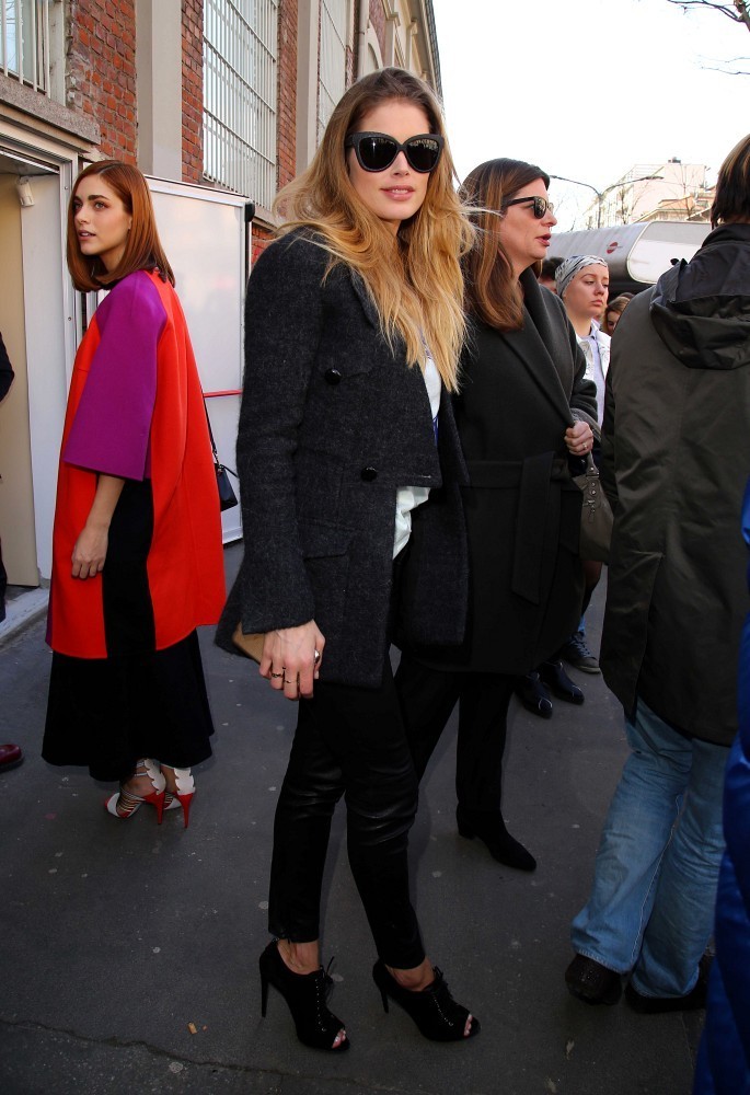 Doutzen Kroes leave the Fendi Fashion Show