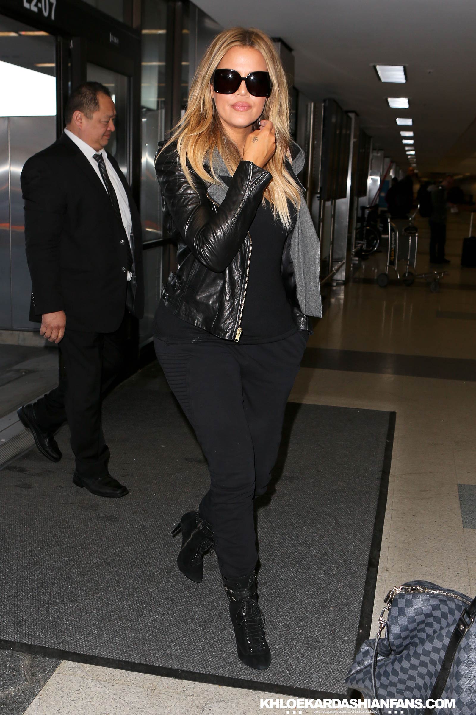 Khloe Kardashian arriving at Lax Airport