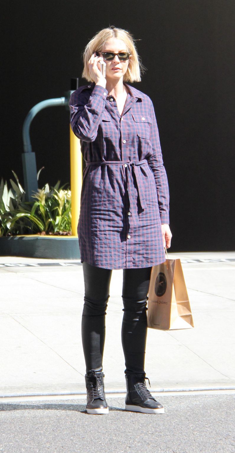 Jenna Elfman spotted in Beverly Hills
