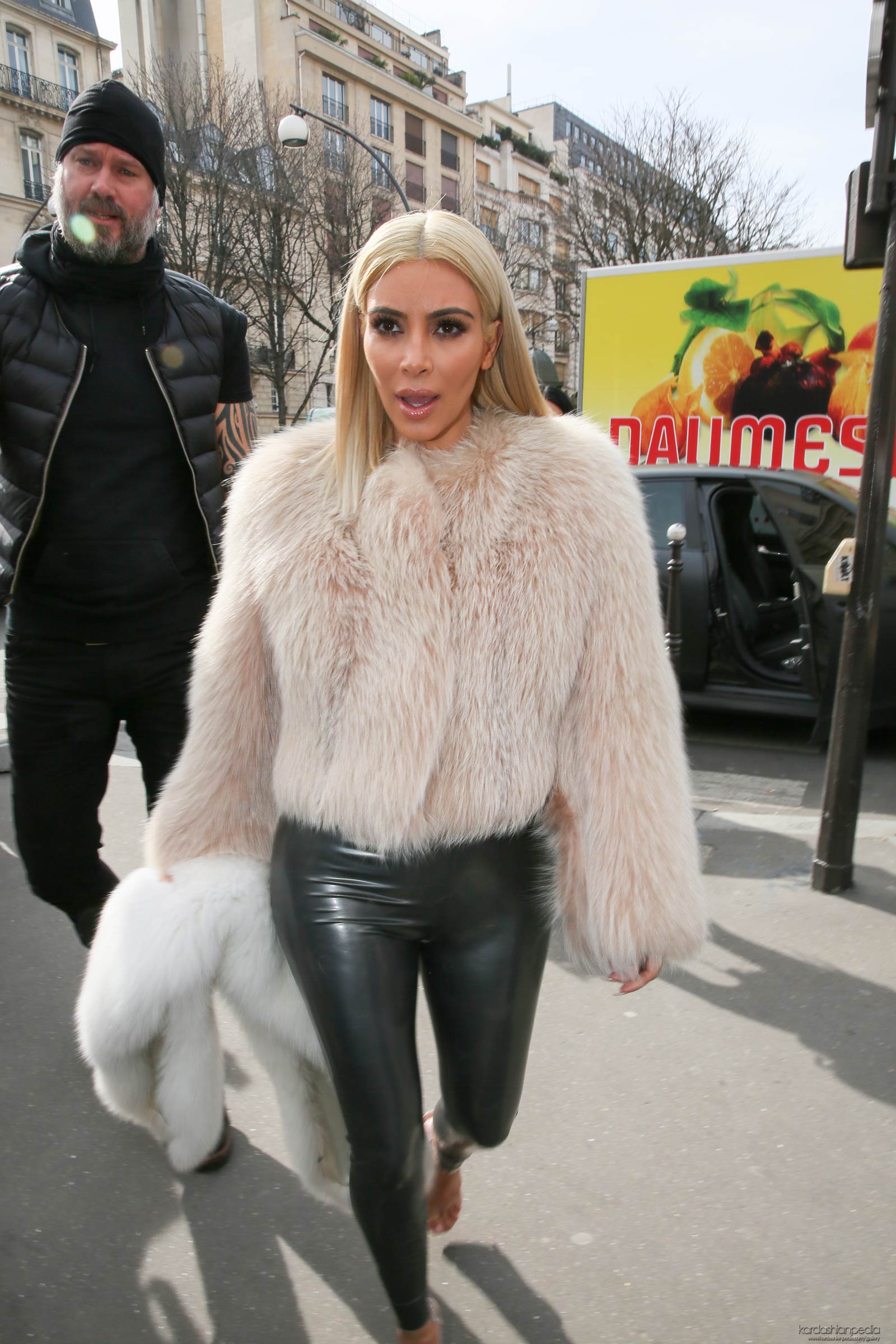 Kim Kardashian at L’Avenue in Paris