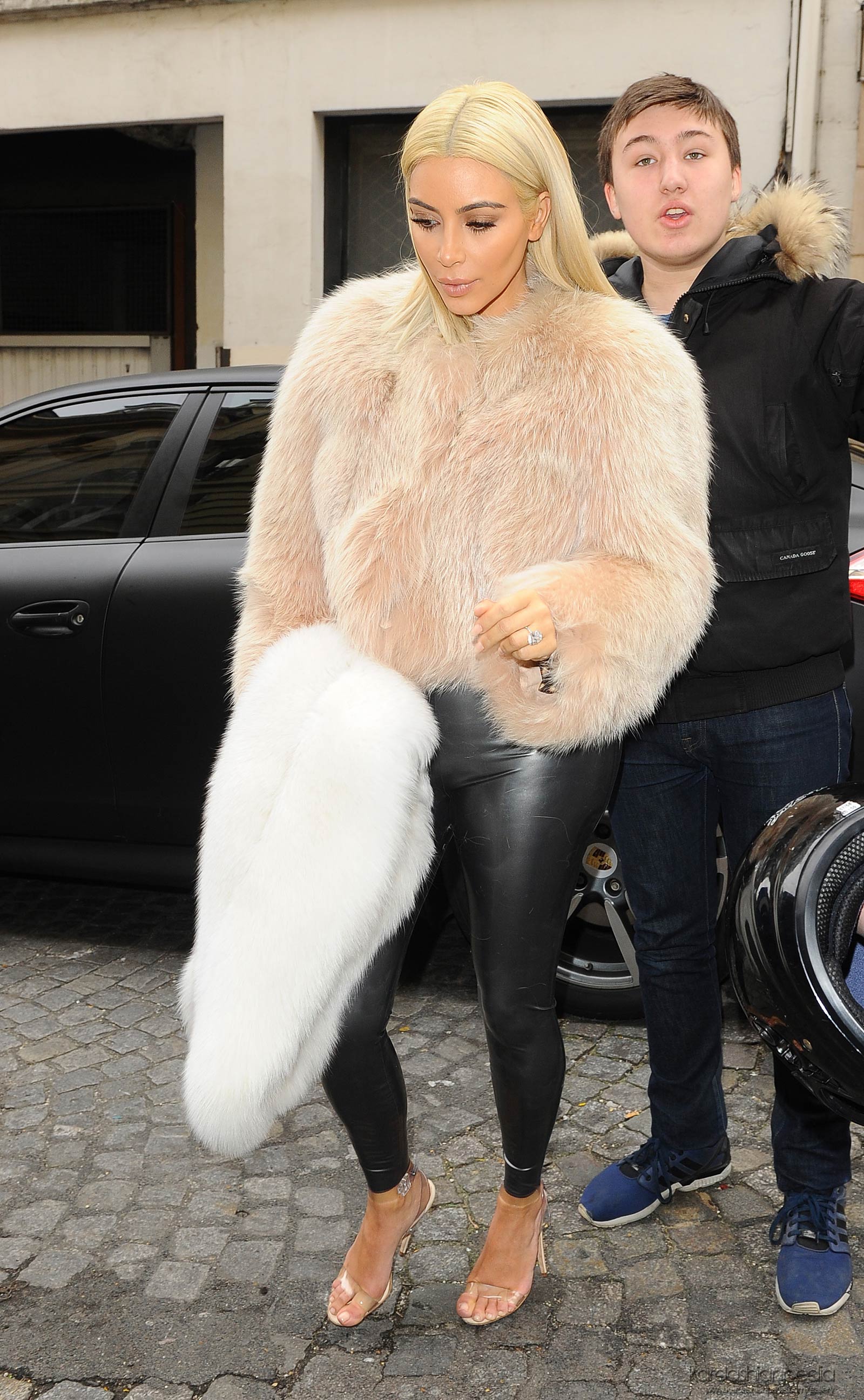 Kim Kardashian at L’Avenue in Paris