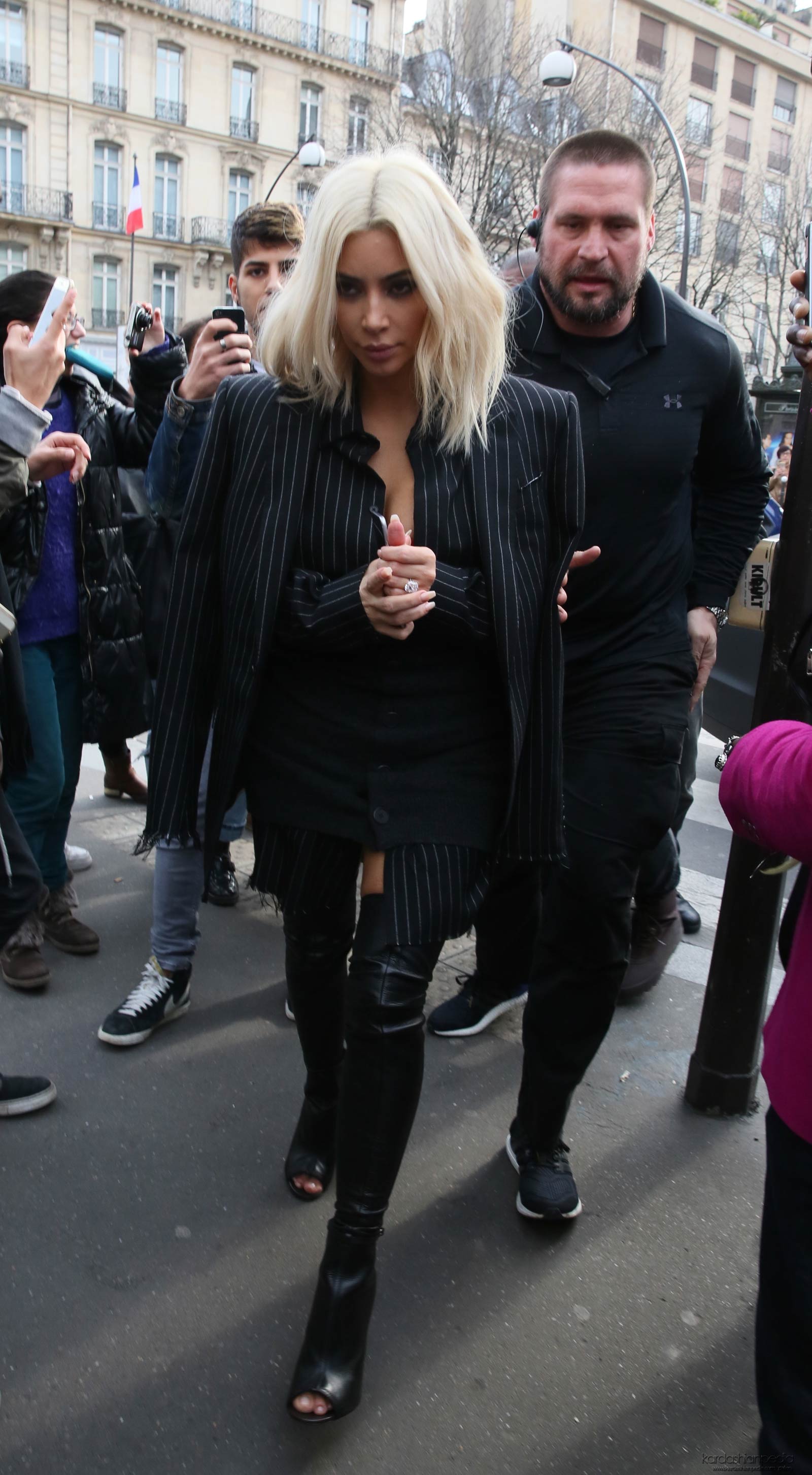 Kim Kardashian shopping in Paris
