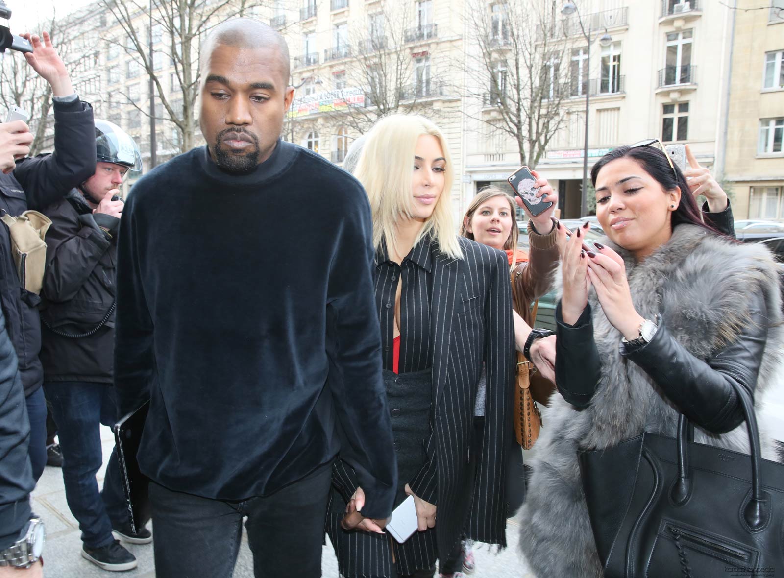 Kim Kardashian shopping in Paris
