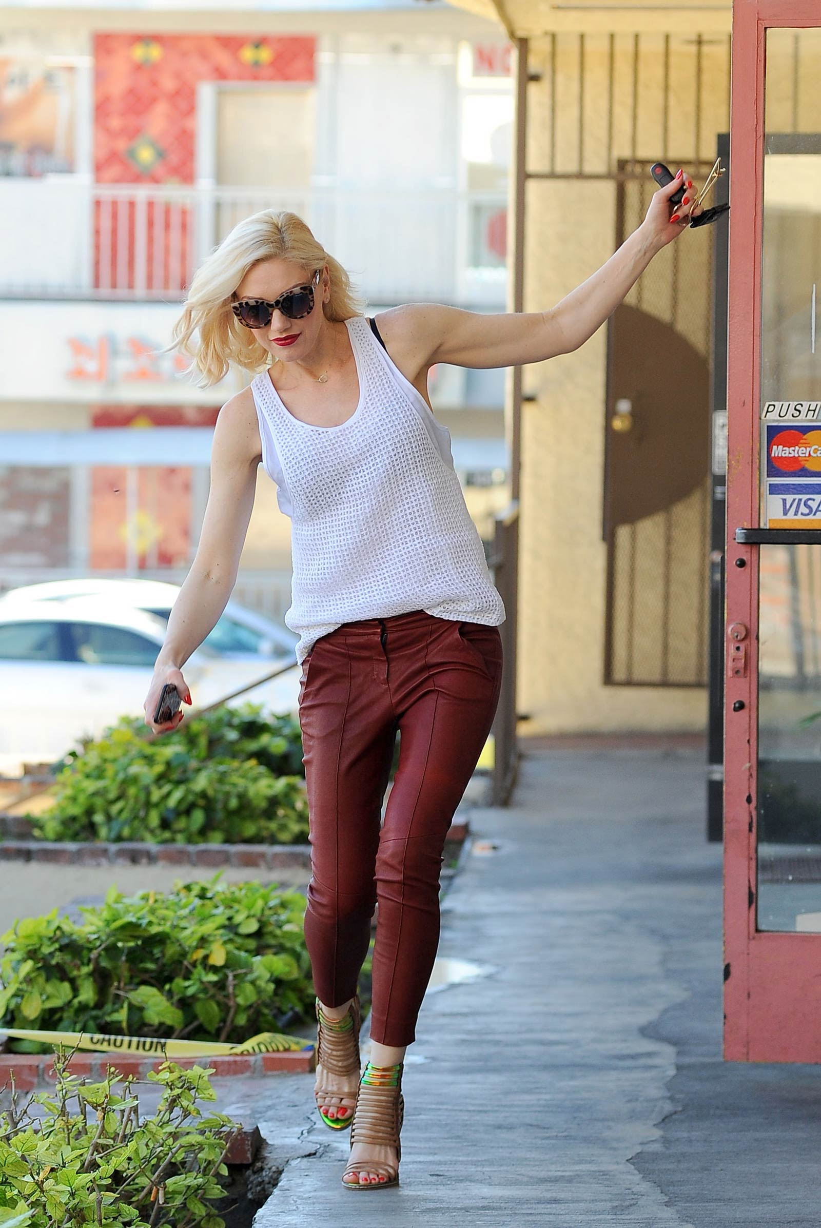 Gwen Stefani arrives to her Acupuncture Clinic