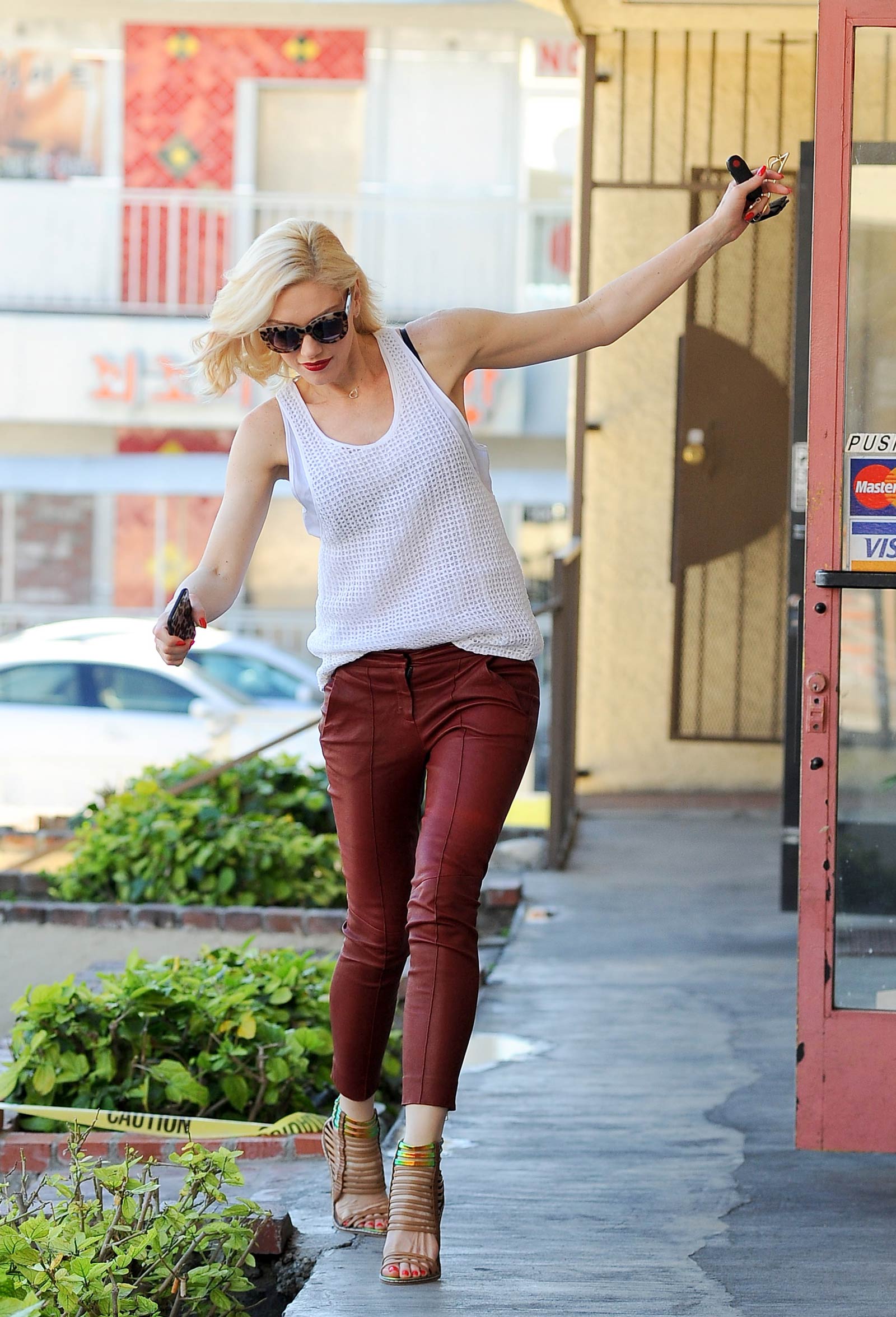 Gwen Stefani arrives to her Acupuncture Clinic