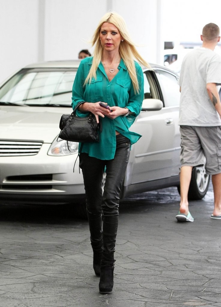 Tara Reid gets lunch in Beverly Hills