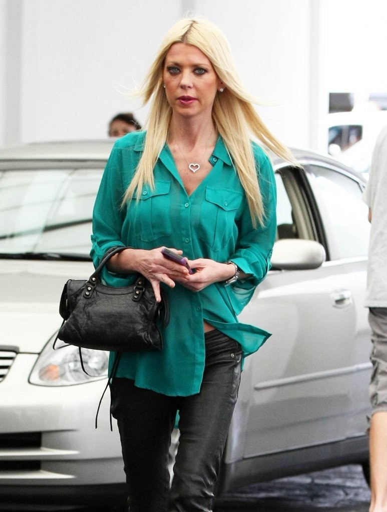 Tara Reid gets lunch in Beverly Hills