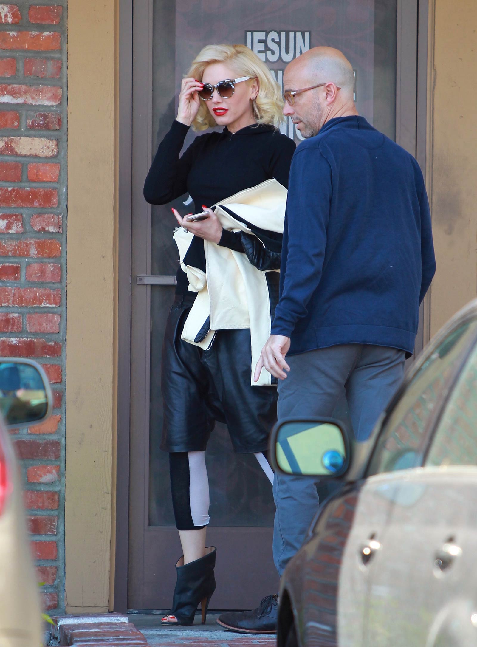 Gwen Stefani goes for an Acupuncture Appointment