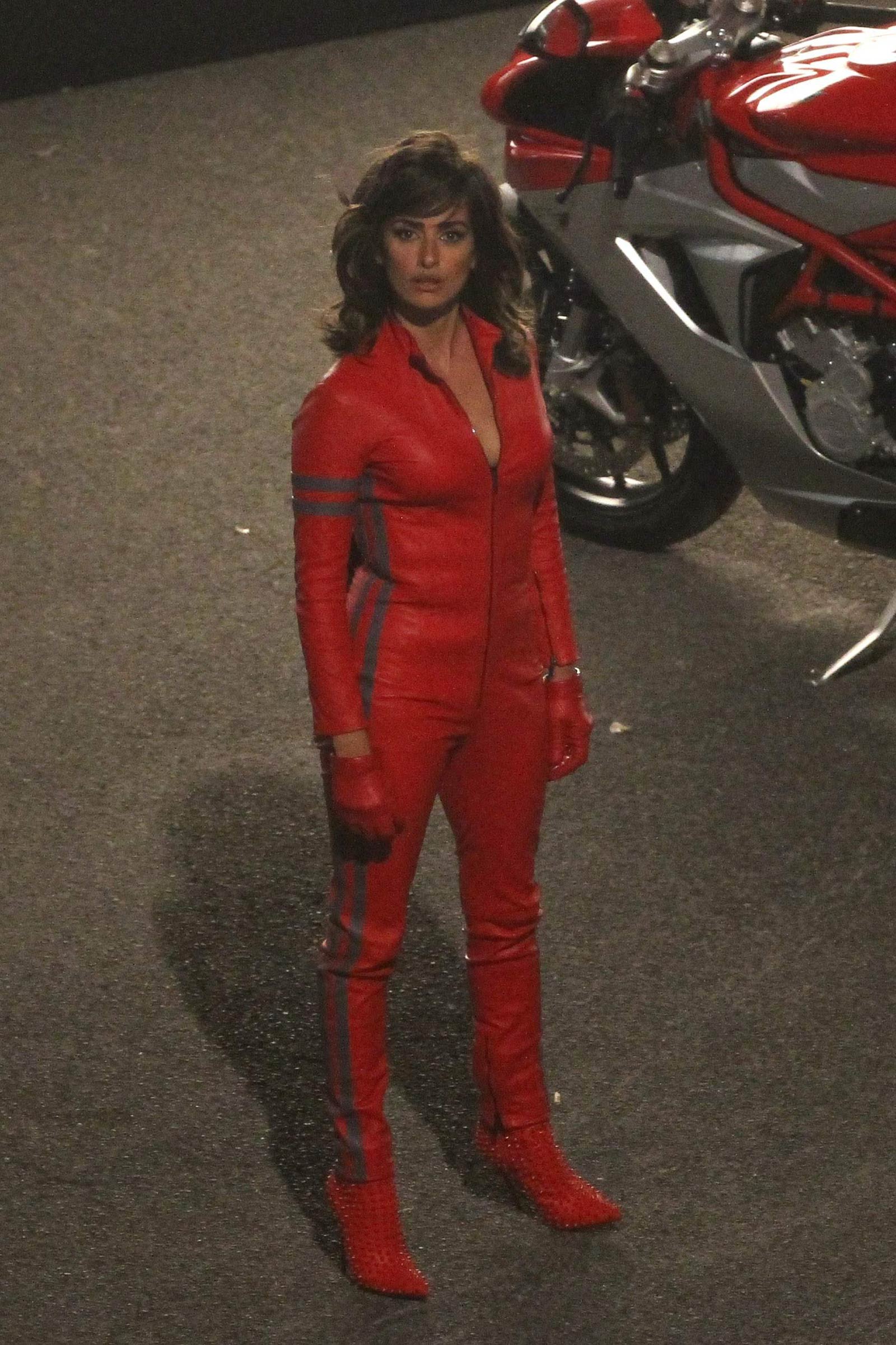 Penelope Cruz films some night scenes for Zoolander 2