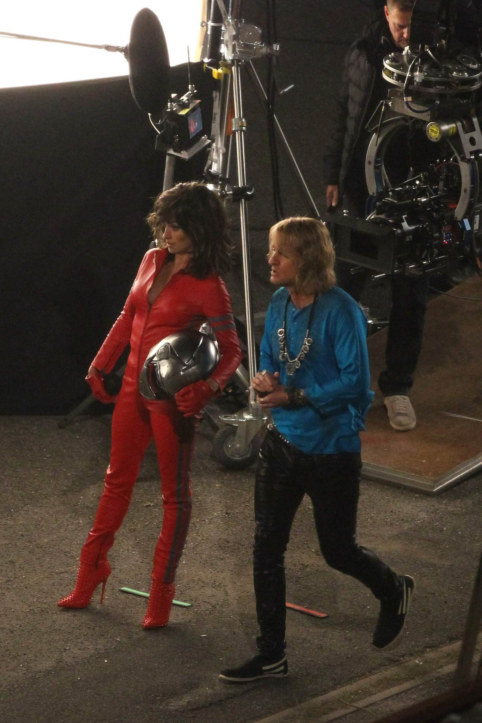 Penelope Cruz films some night scenes for Zoolander 2