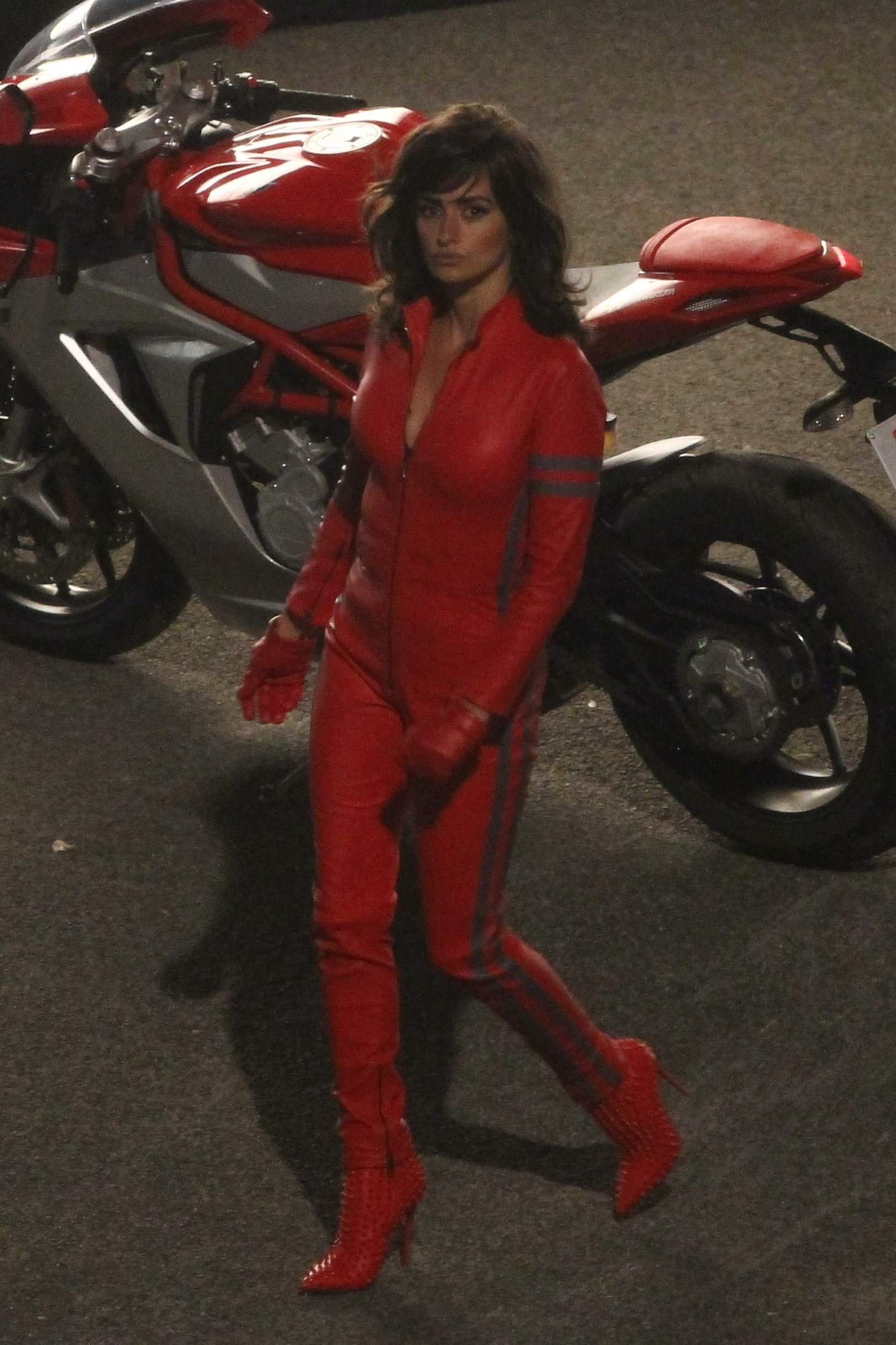 Penelope Cruz films some night scenes for Zoolander 2