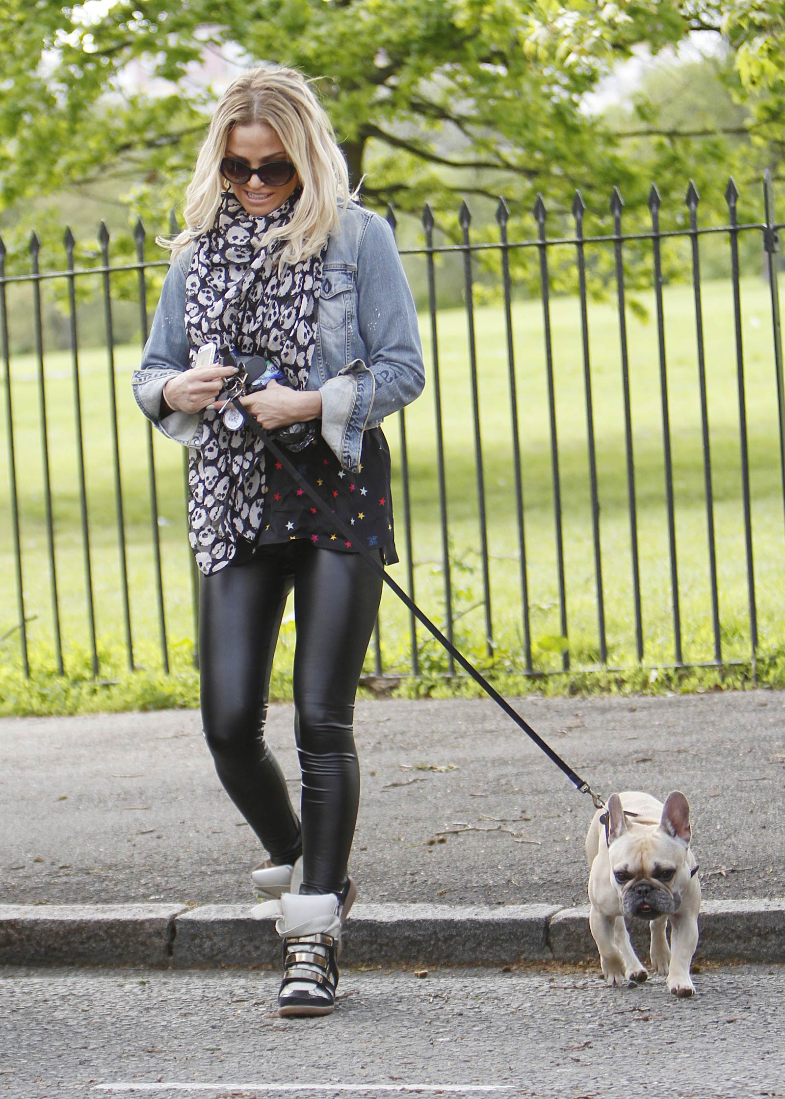 Sarah Harding walking her dog in Primrose Hill