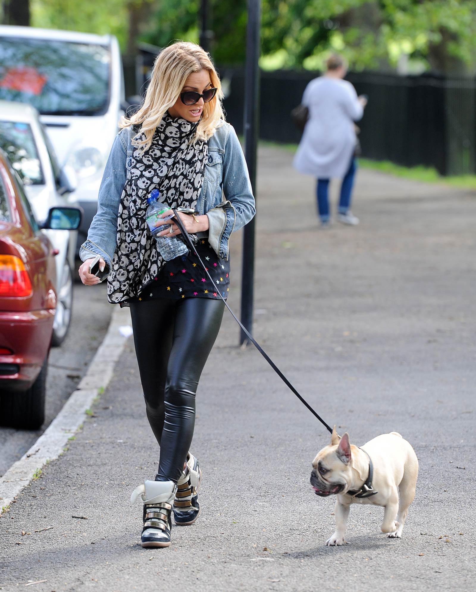 Sarah Harding walking her dog in Primrose Hill
