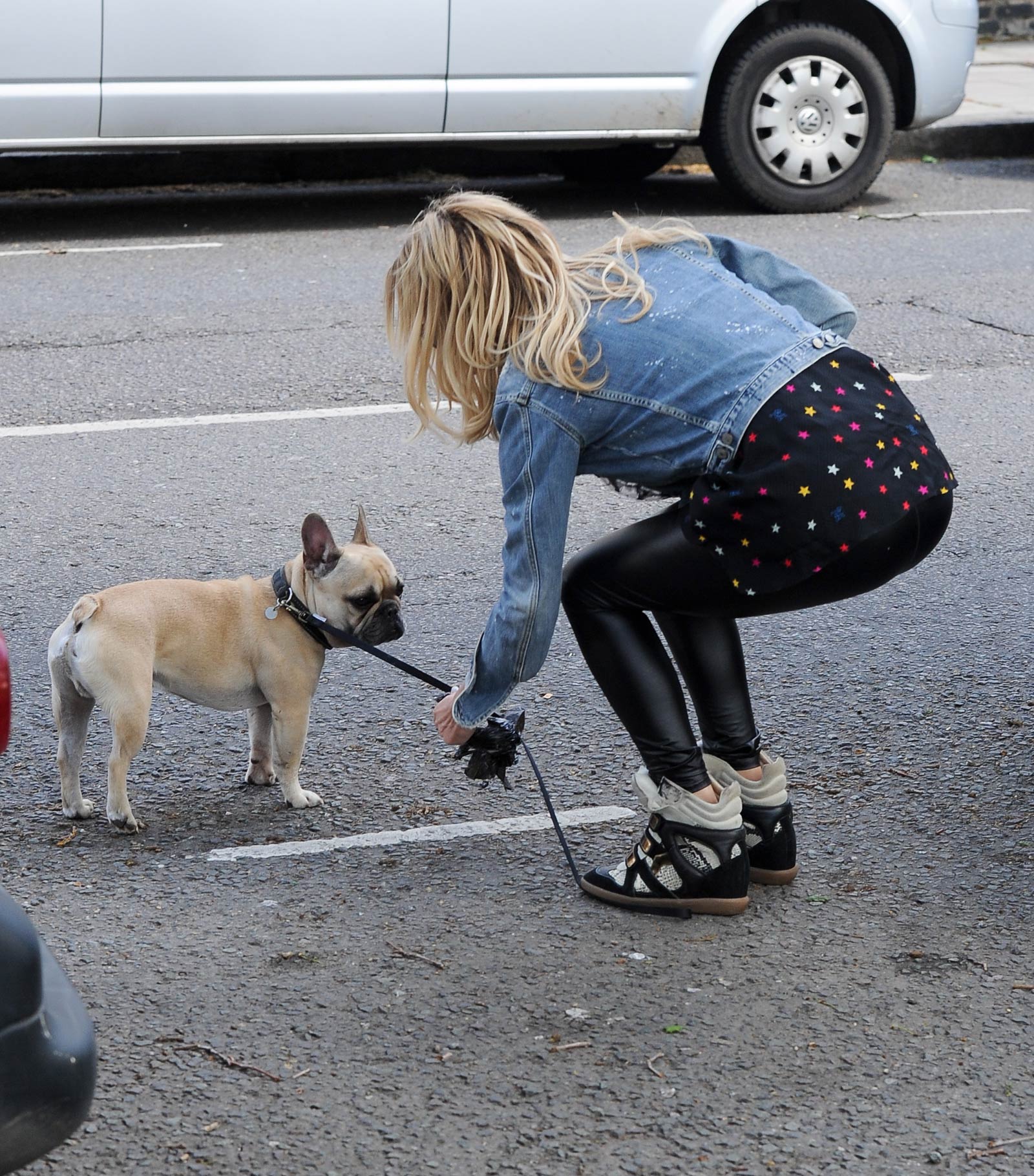 Sarah Harding walking her dog in Primrose Hill