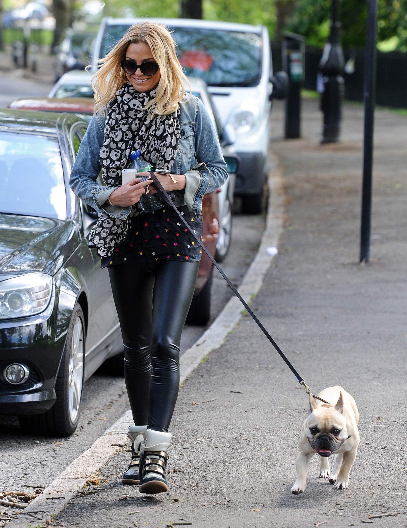 Sarah Harding walking her dog in Primrose Hill