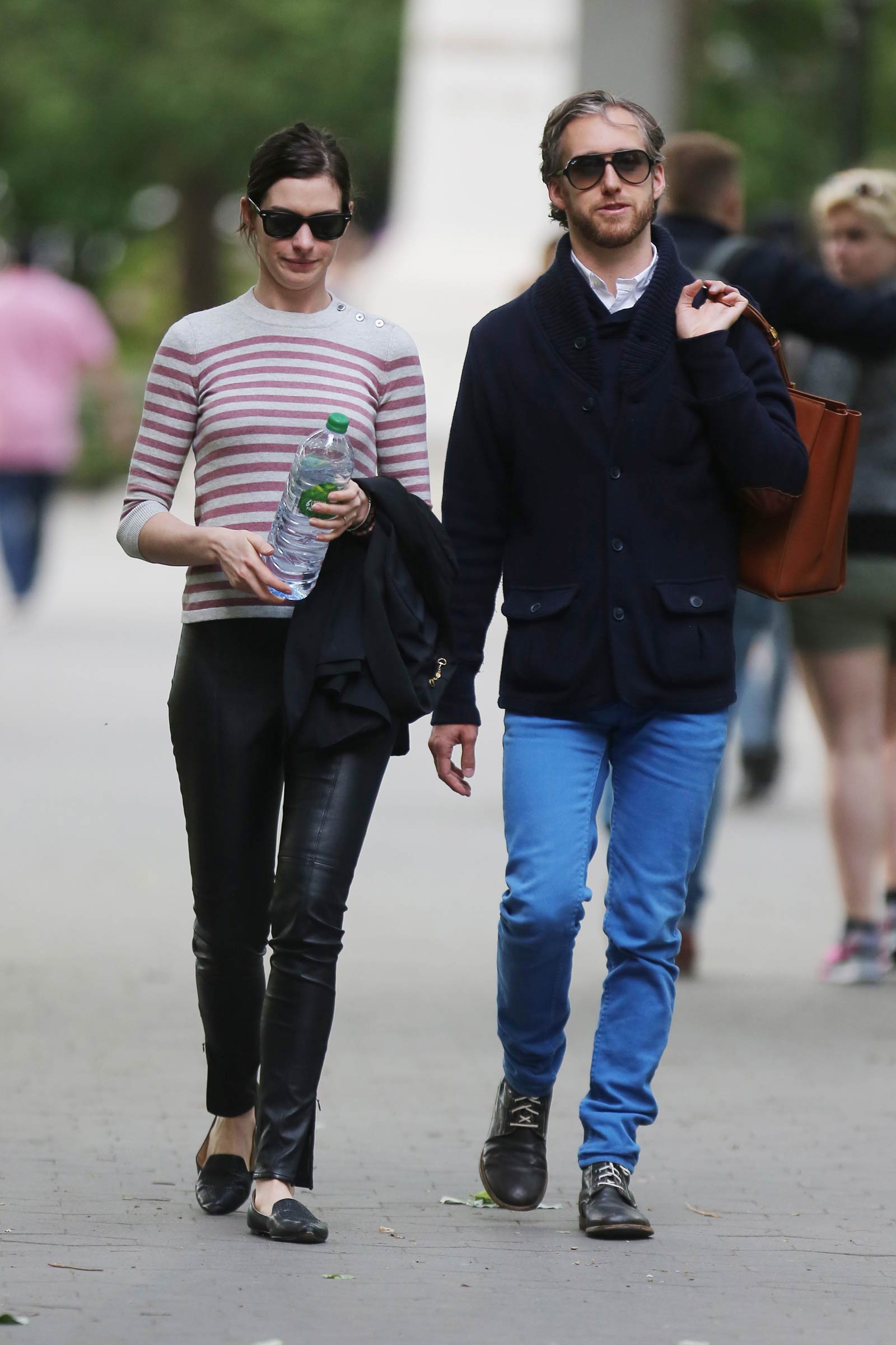 Anne Hathaway walking to the Public Theatre