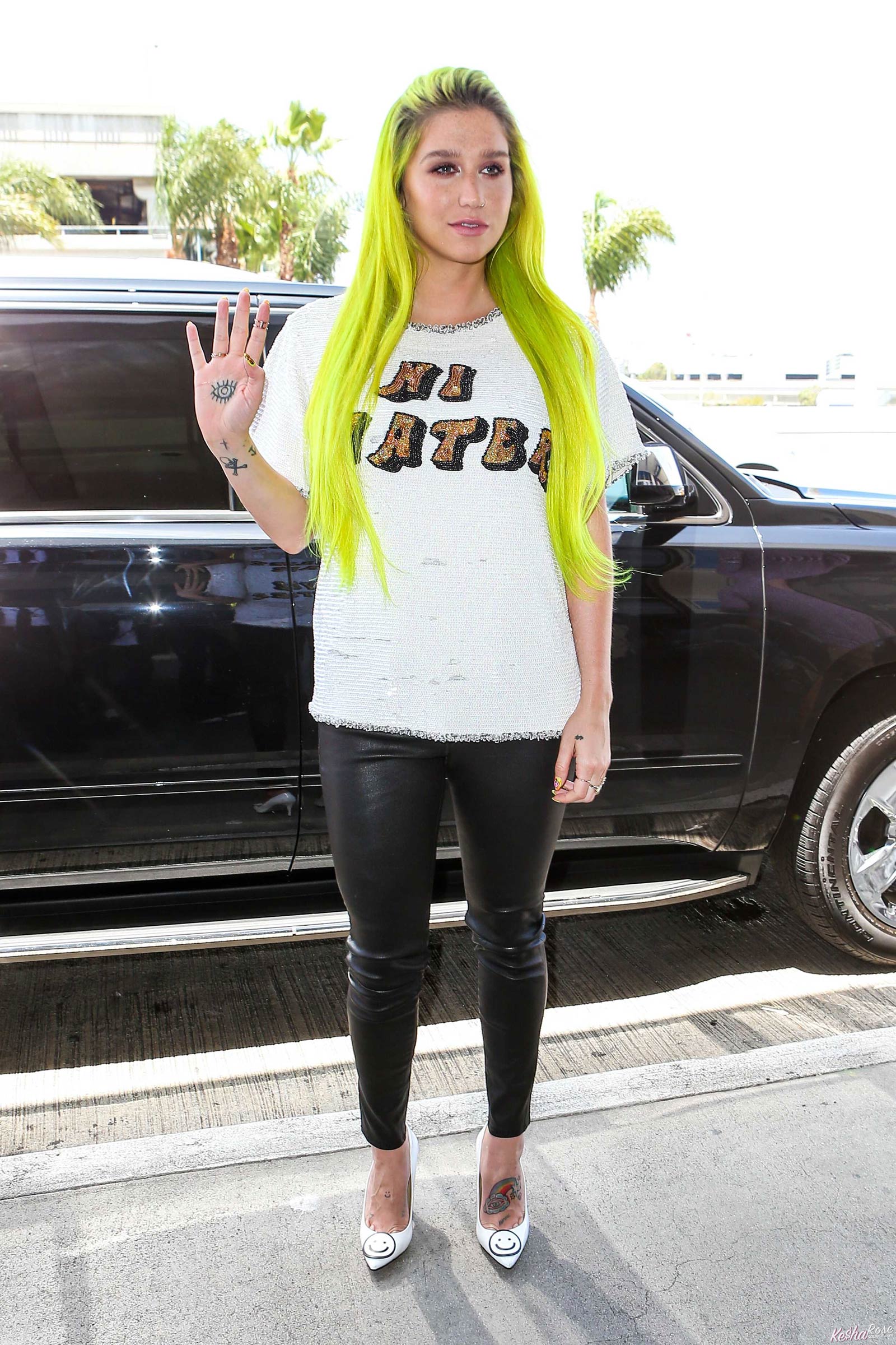 Kesha departing on a flight at LAX airport