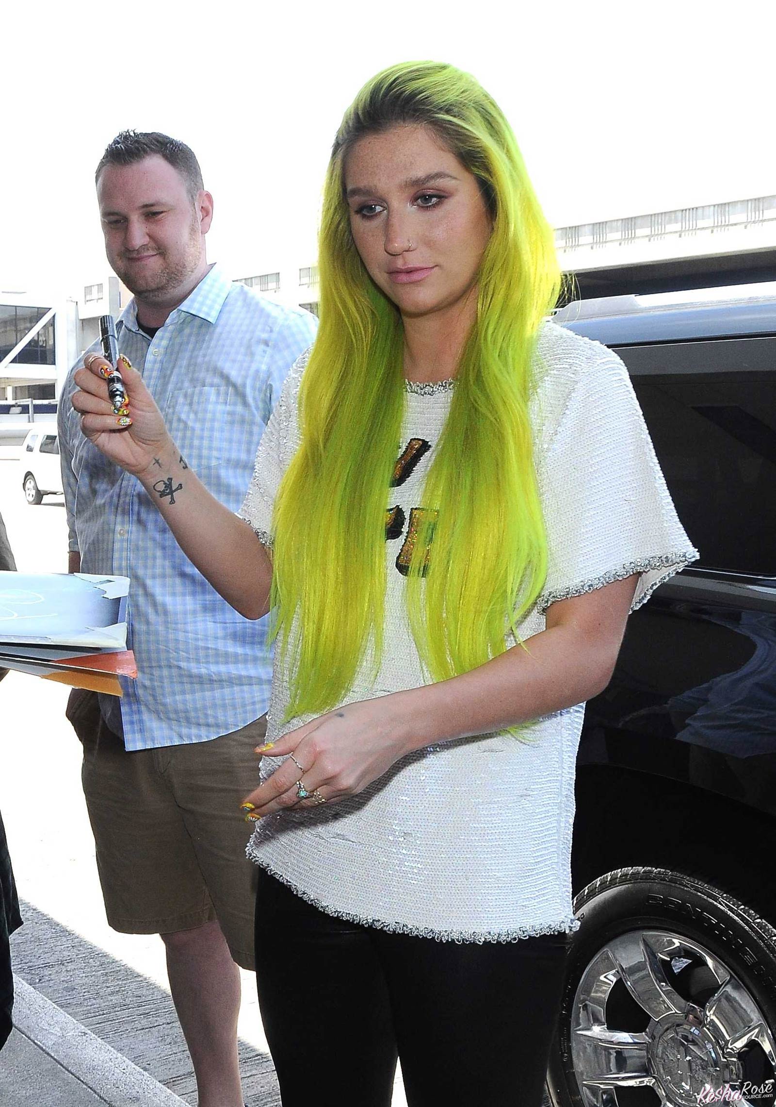 Kesha departing on a flight at LAX airport