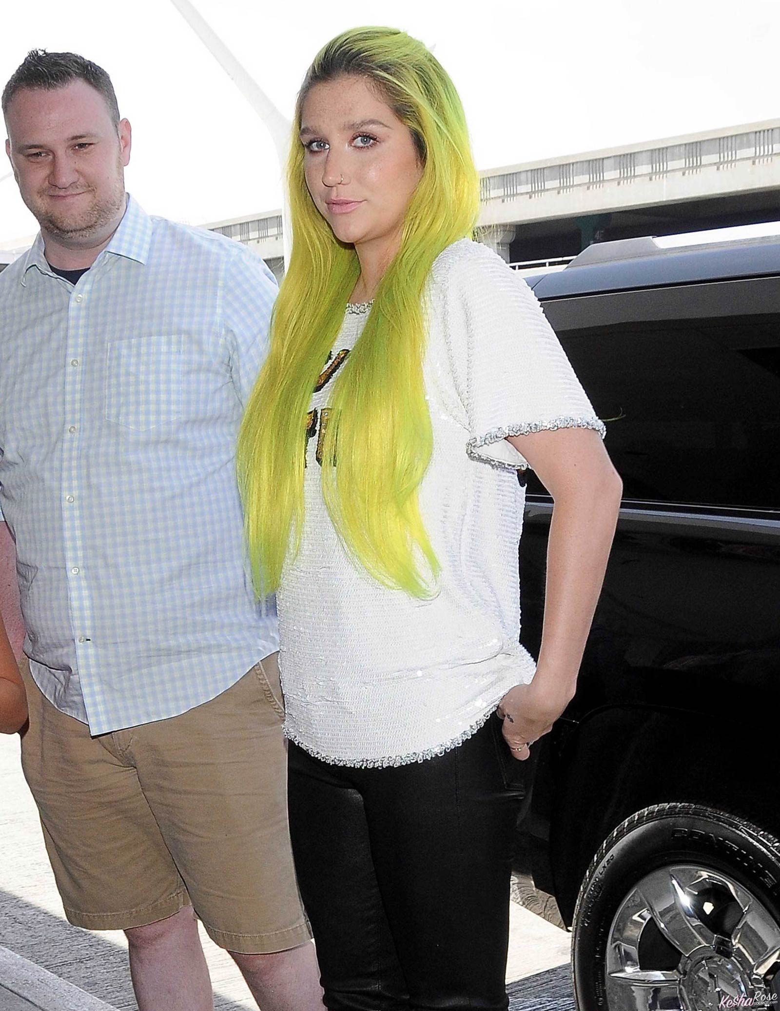 Kesha departing on a flight at LAX airport