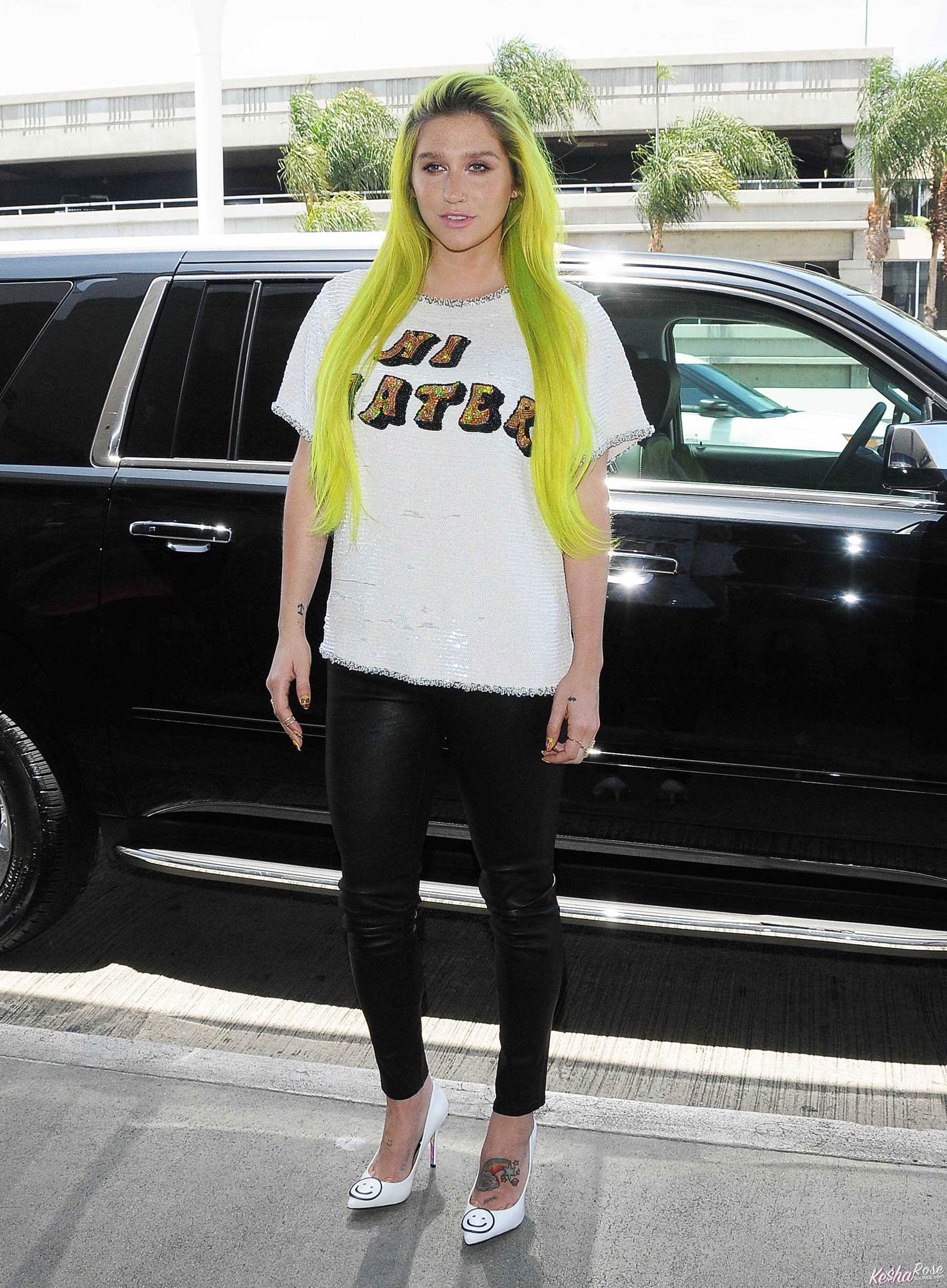 Kesha departing on a flight at LAX airport