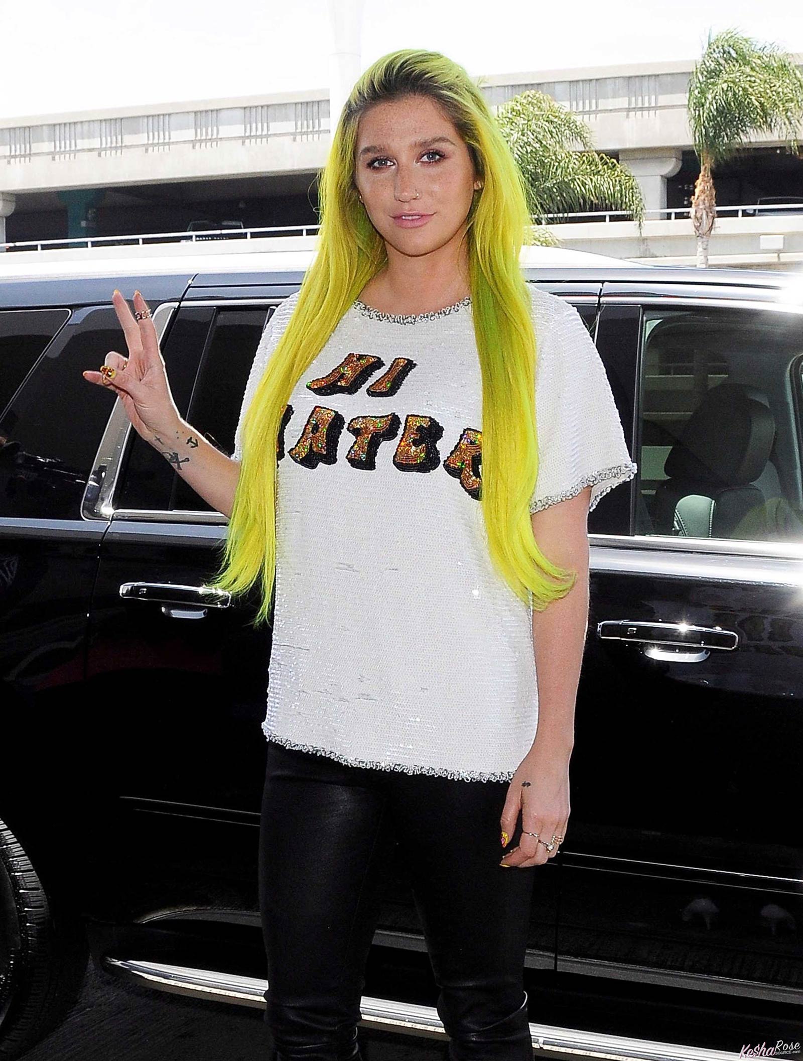 Kesha departing on a flight at LAX airport