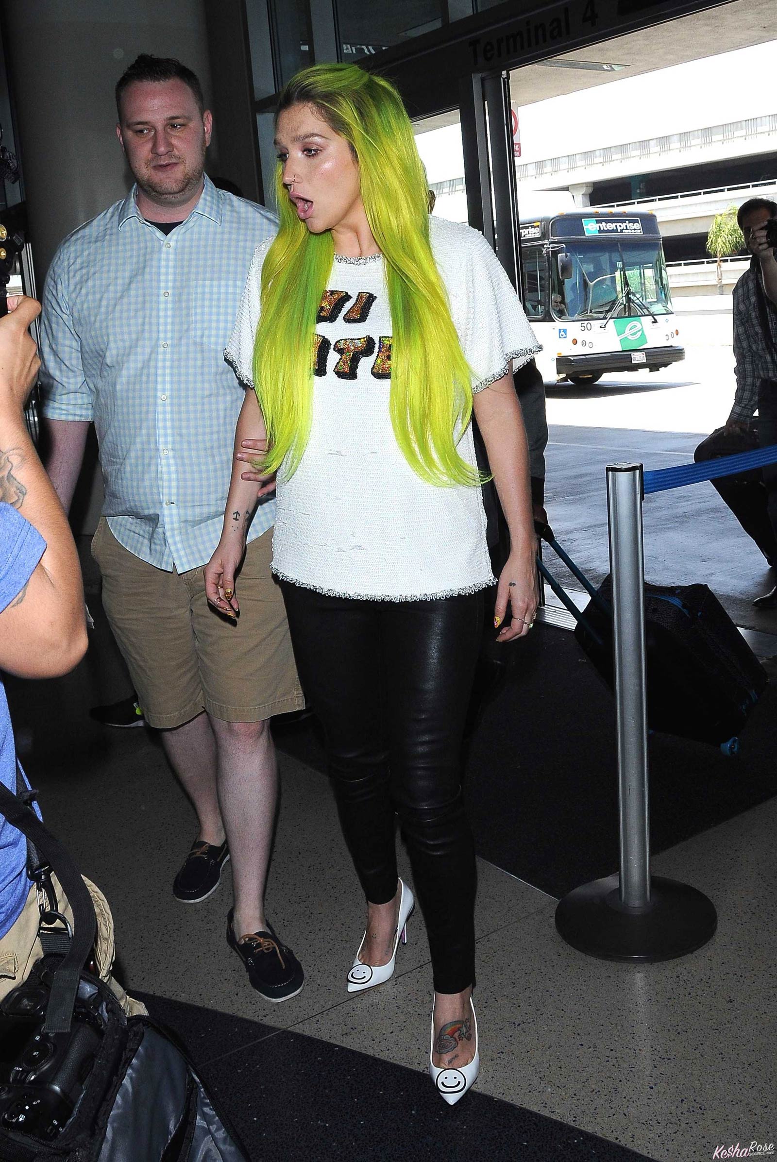 Kesha departing on a flight at LAX airport