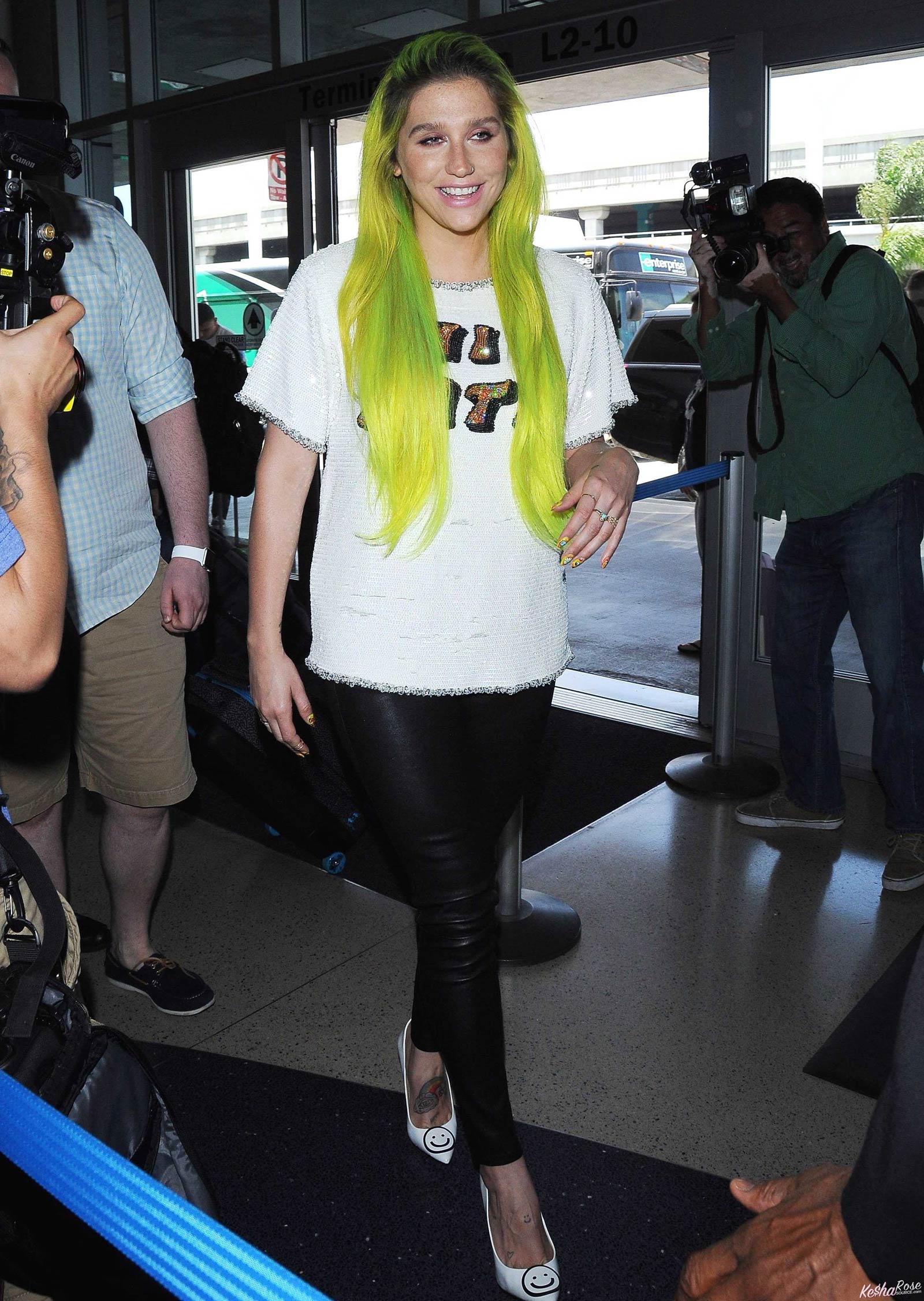 Kesha departing on a flight at LAX airport