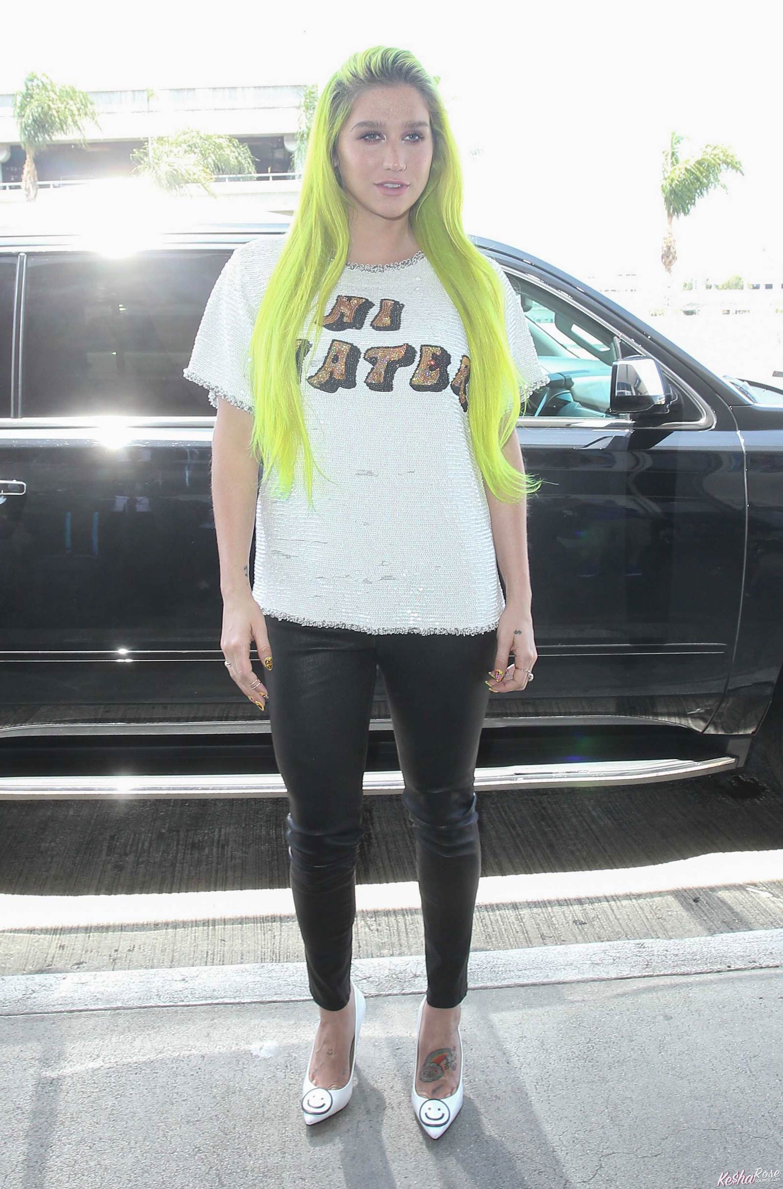 Kesha departing on a flight at LAX airport