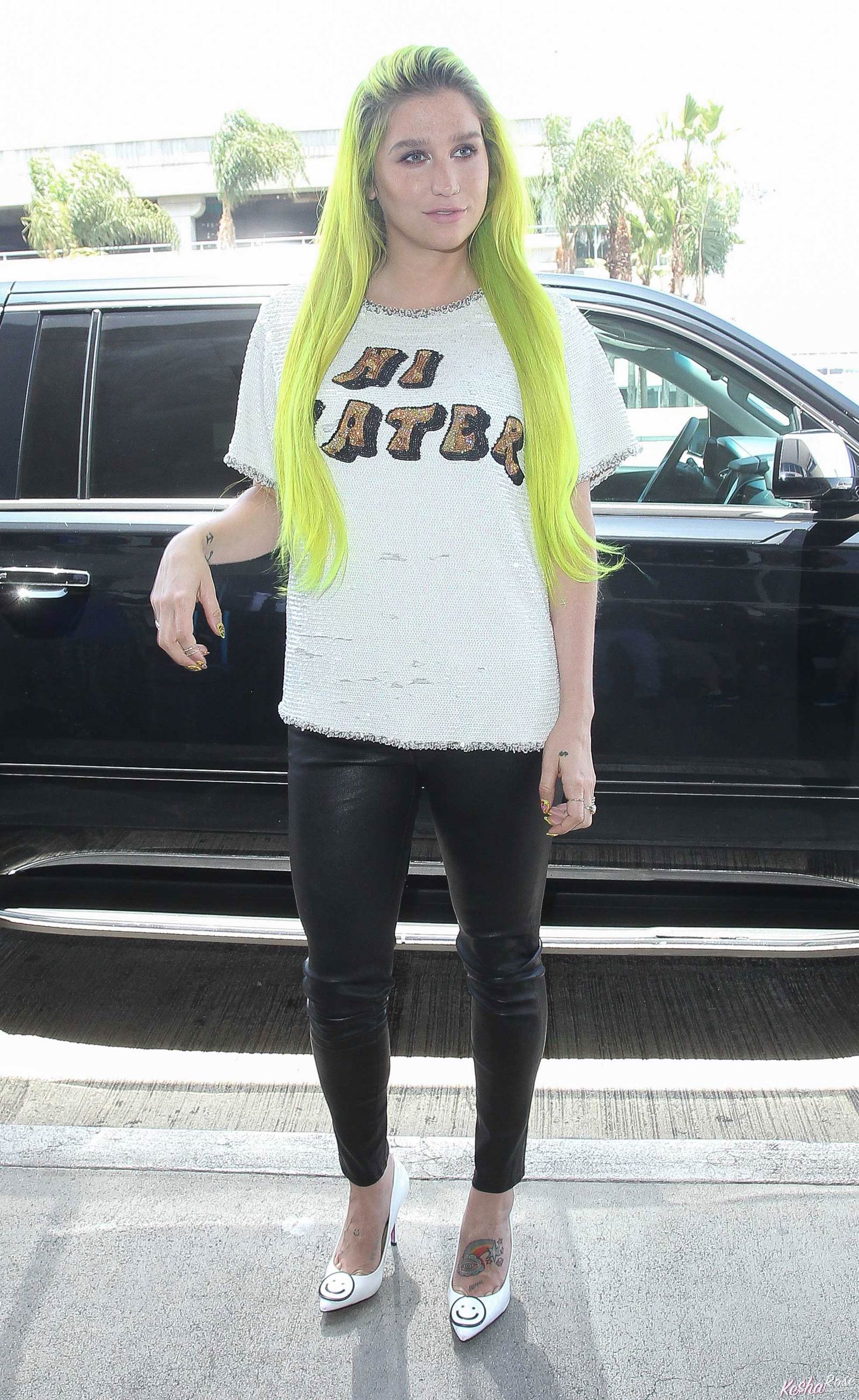 Kesha departing on a flight at LAX airport