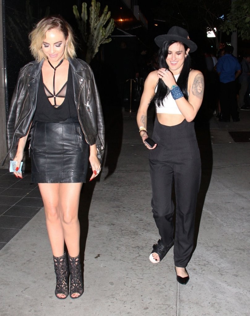 Rumer Willis enjoys a night out with a friend