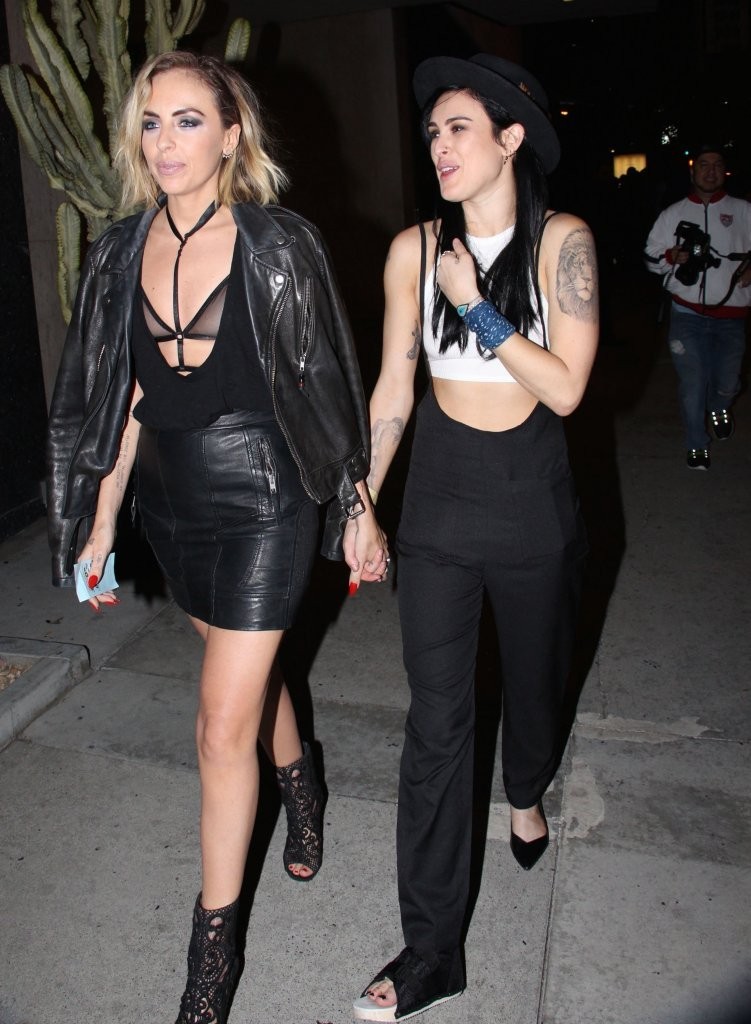 Rumer Willis enjoys a night out with a friend
