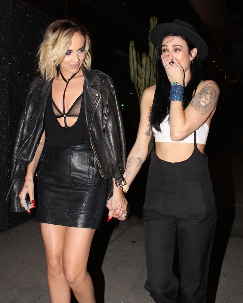 Rumer Willis enjoys a night out with a friend