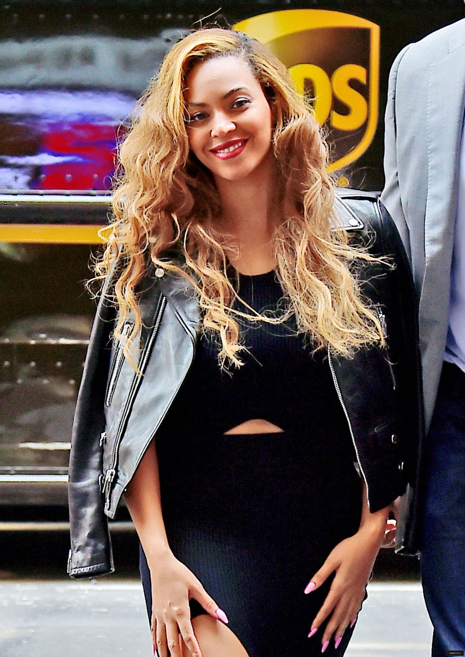 Beyonce arrives at her Office Building