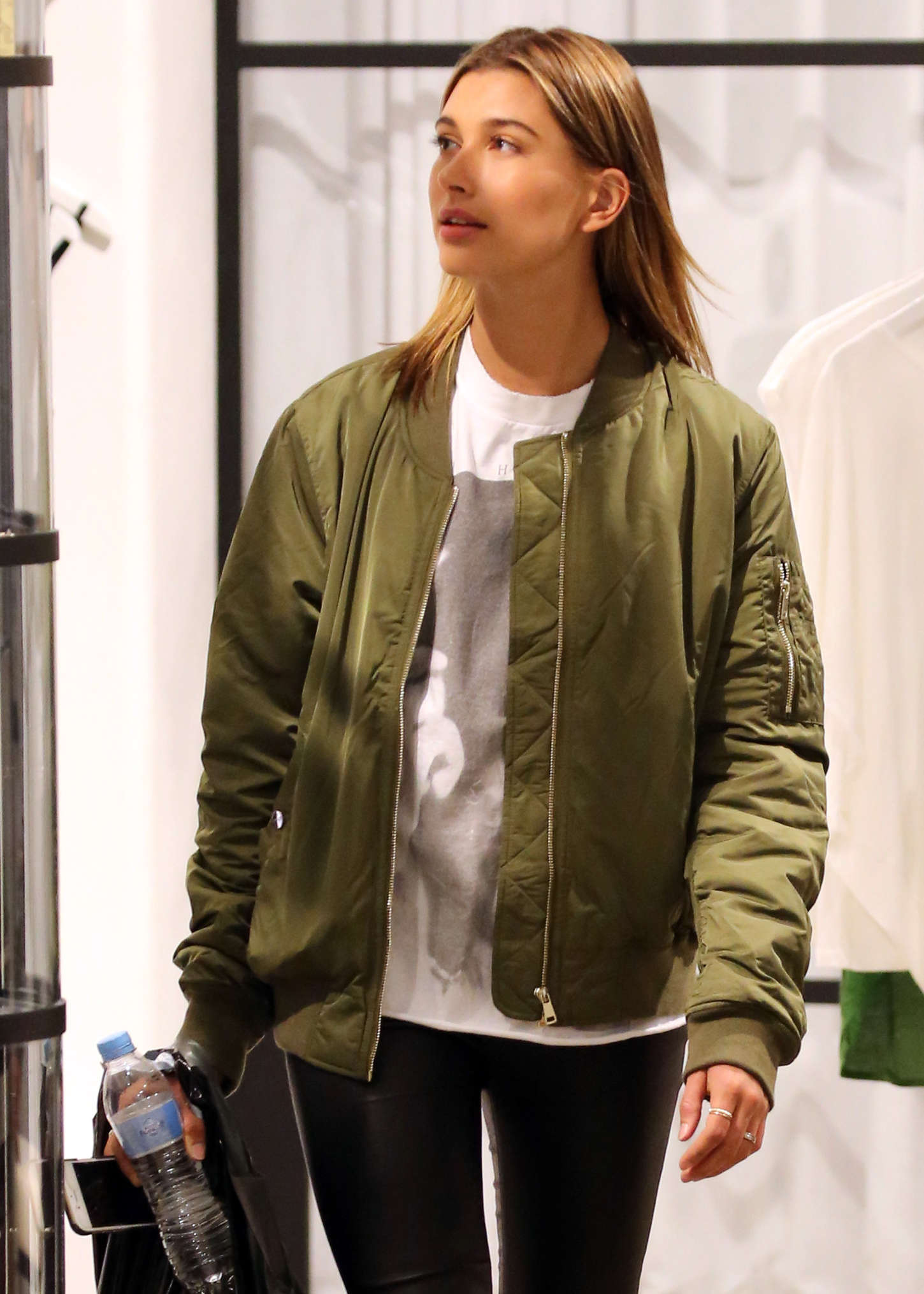 Hailey Baldwin shopping in Sydney