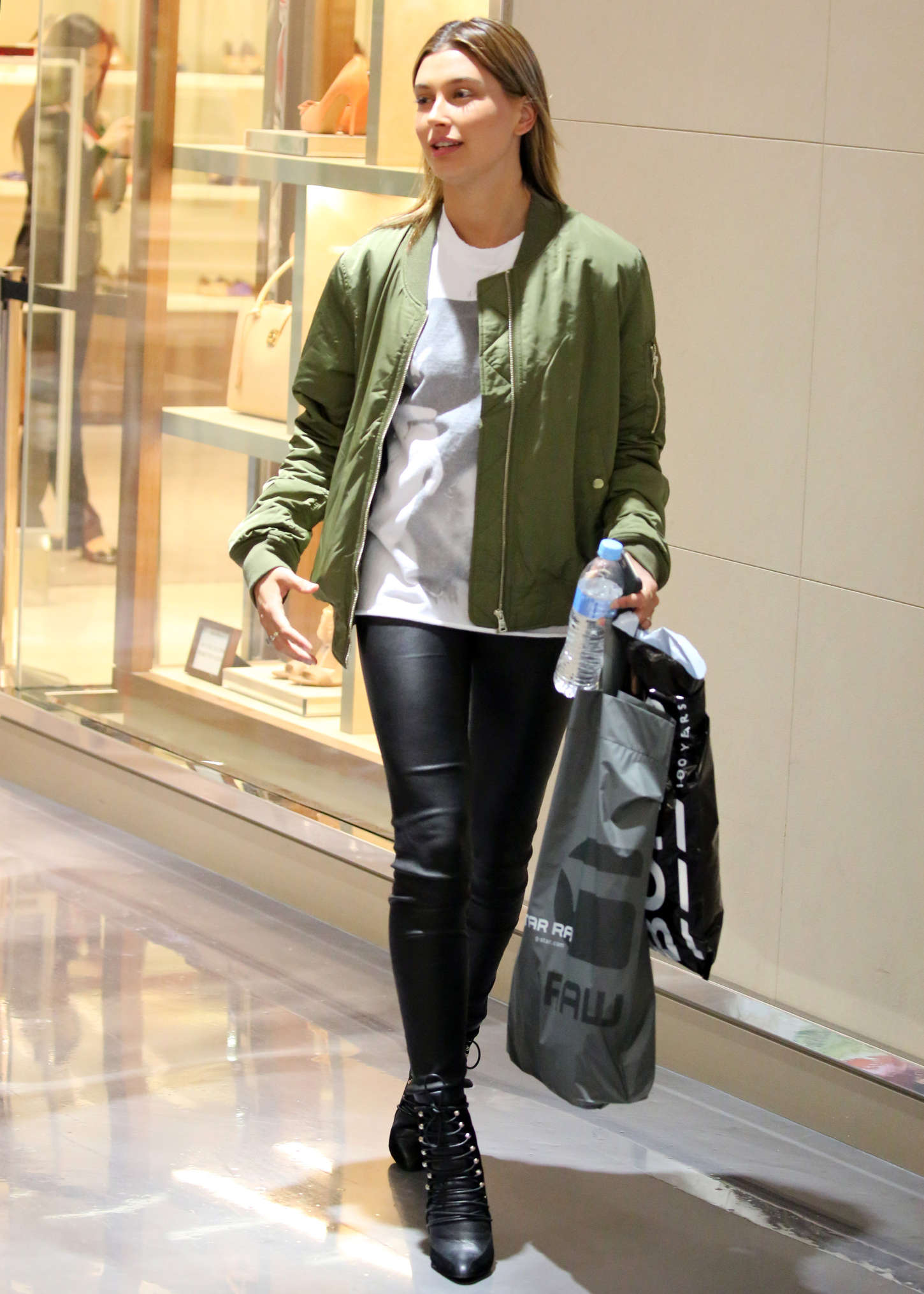 Hailey Baldwin shopping in Sydney