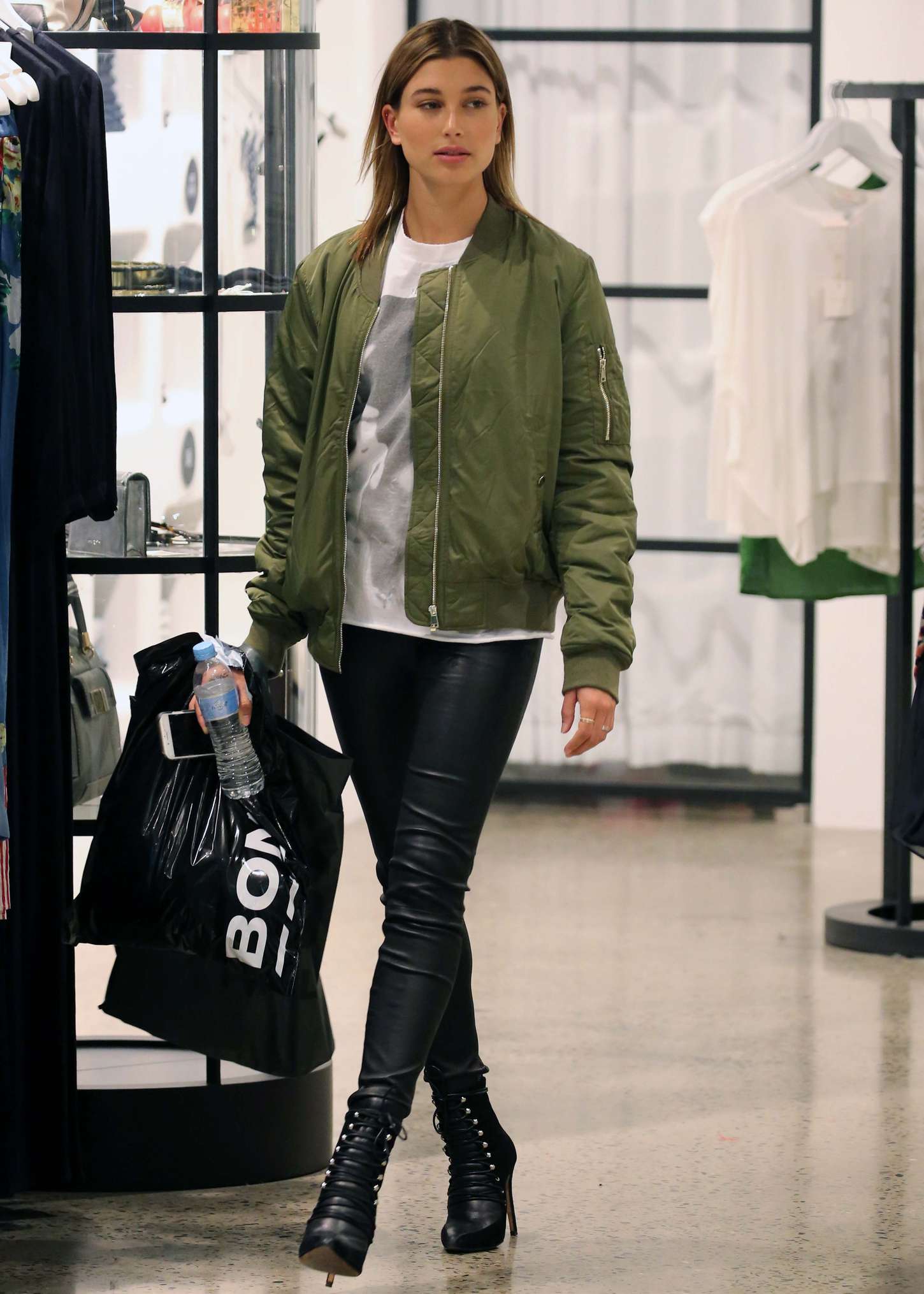 Hailey Baldwin shopping in Sydney