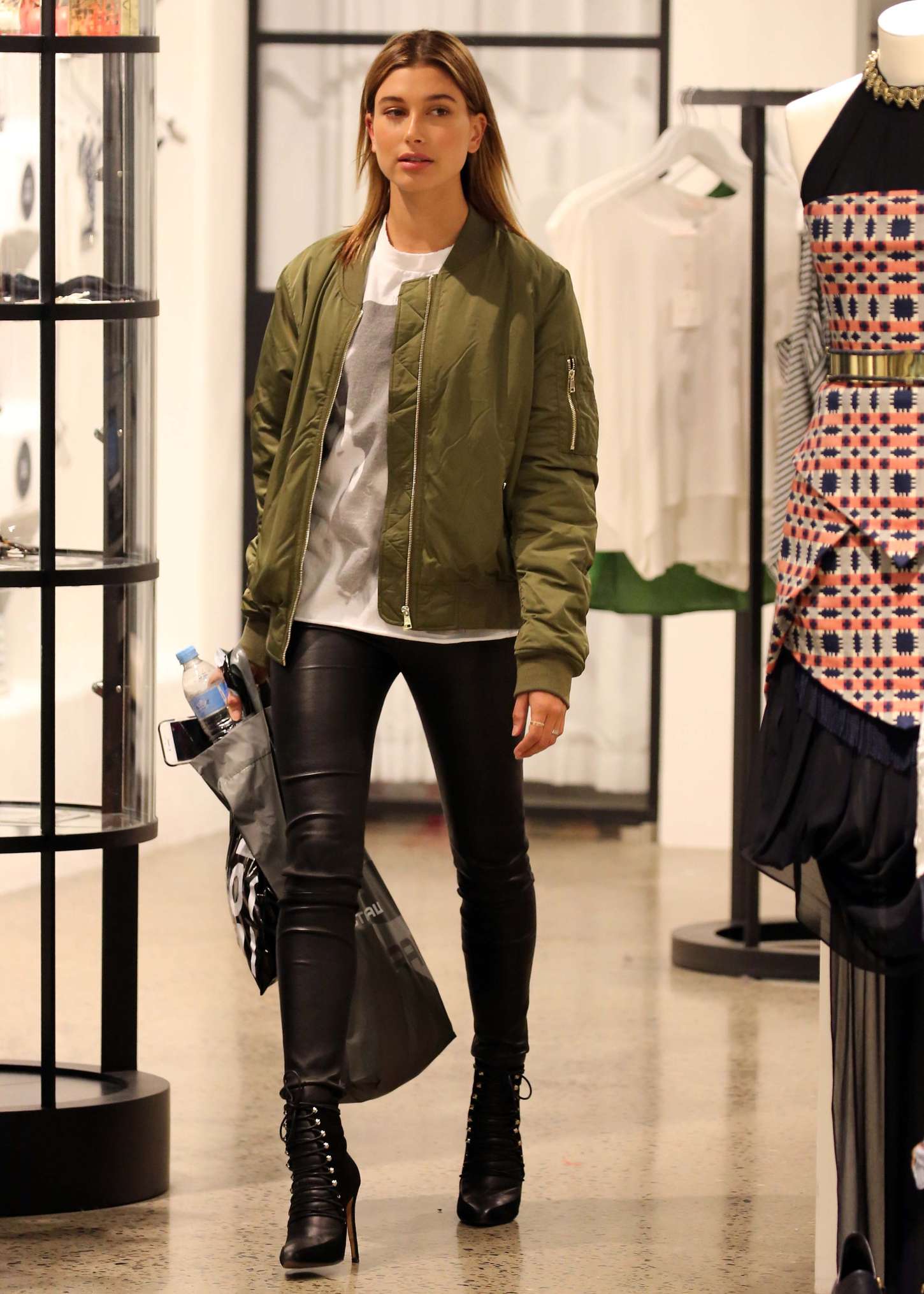 Hailey Baldwin shopping in Sydney