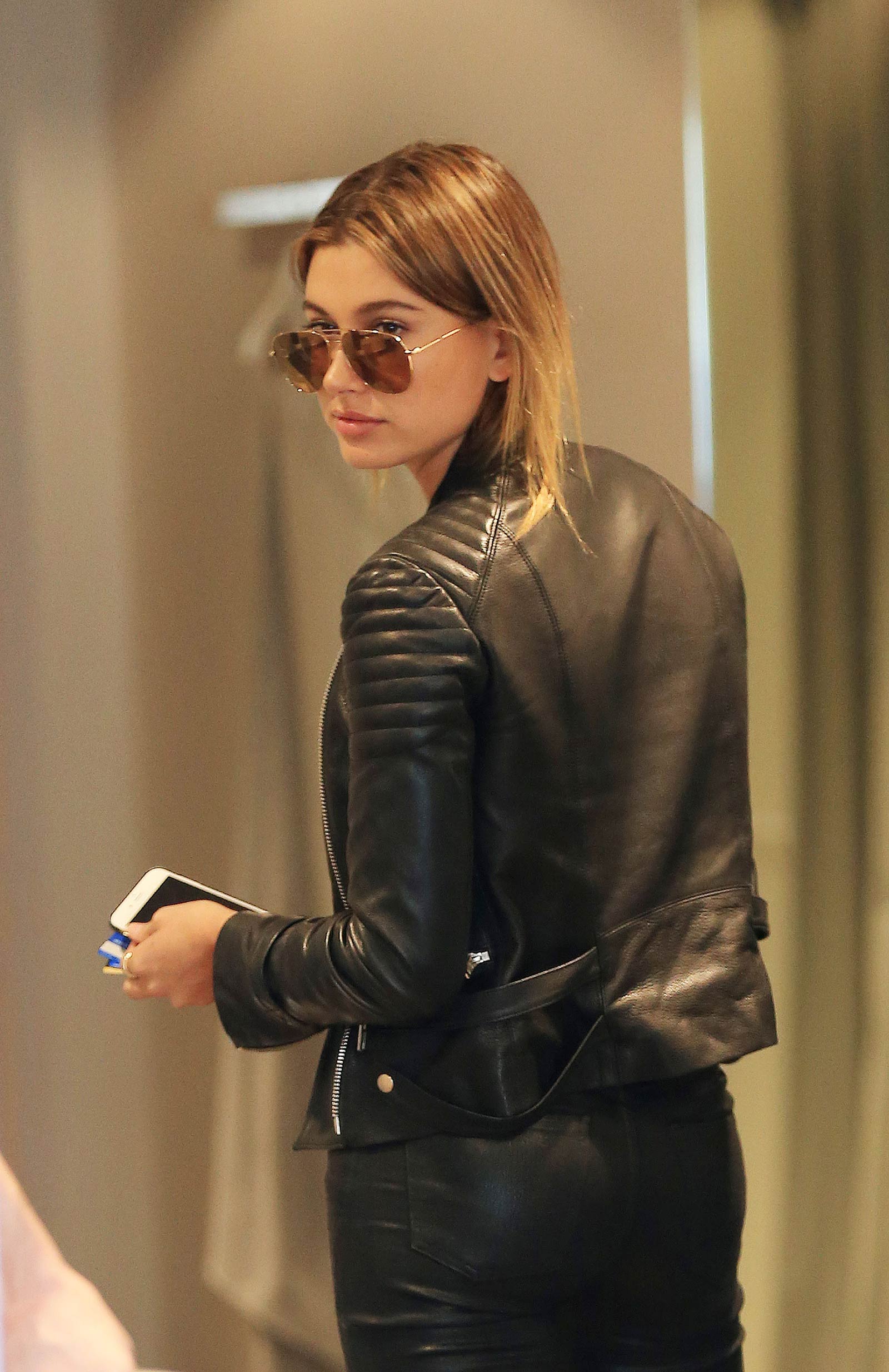 Hailey Baldwin Shopping in Sydney