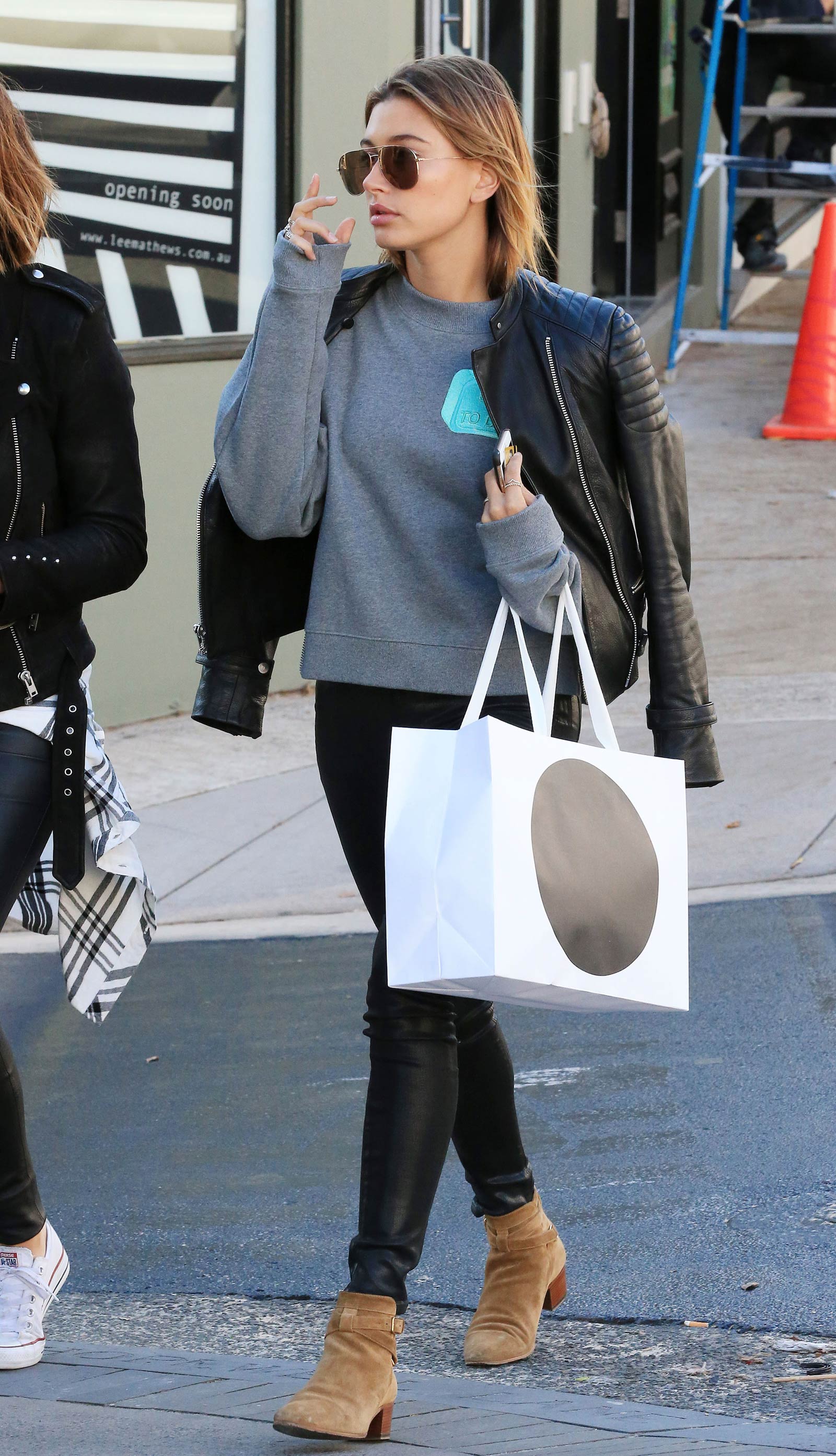 Hailey Baldwin Shopping in Sydney