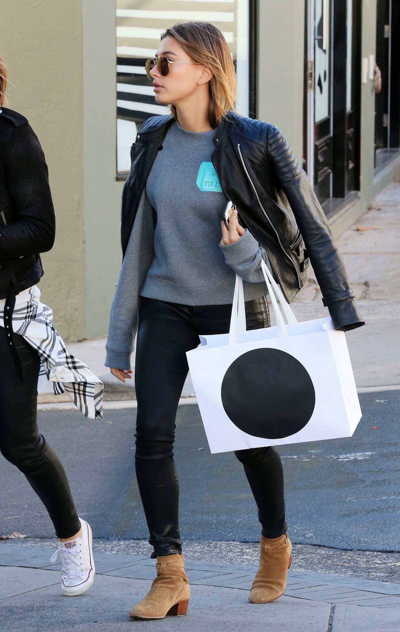 Hailey Baldwin Shopping in Sydney