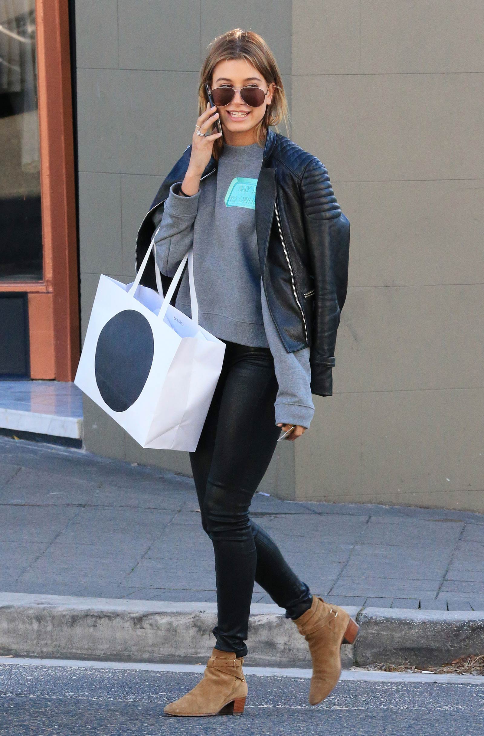 Hailey Baldwin Shopping in Sydney