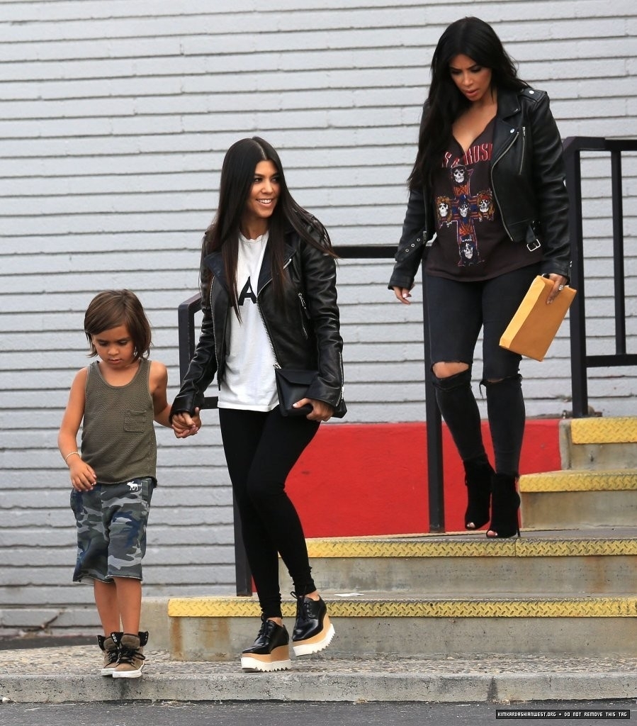 Kim Kardashian out with Khloe, Kourtney in Calabasas