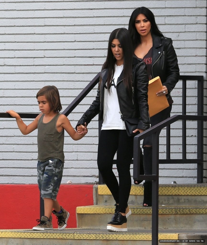 Kim Kardashian out with Khloe, Kourtney in Calabasas