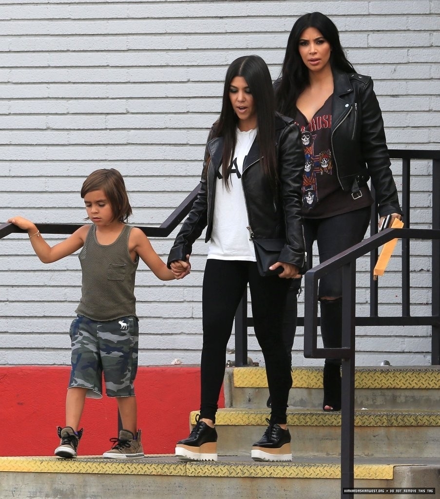 Kim Kardashian out with Khloe, Kourtney in Calabasas