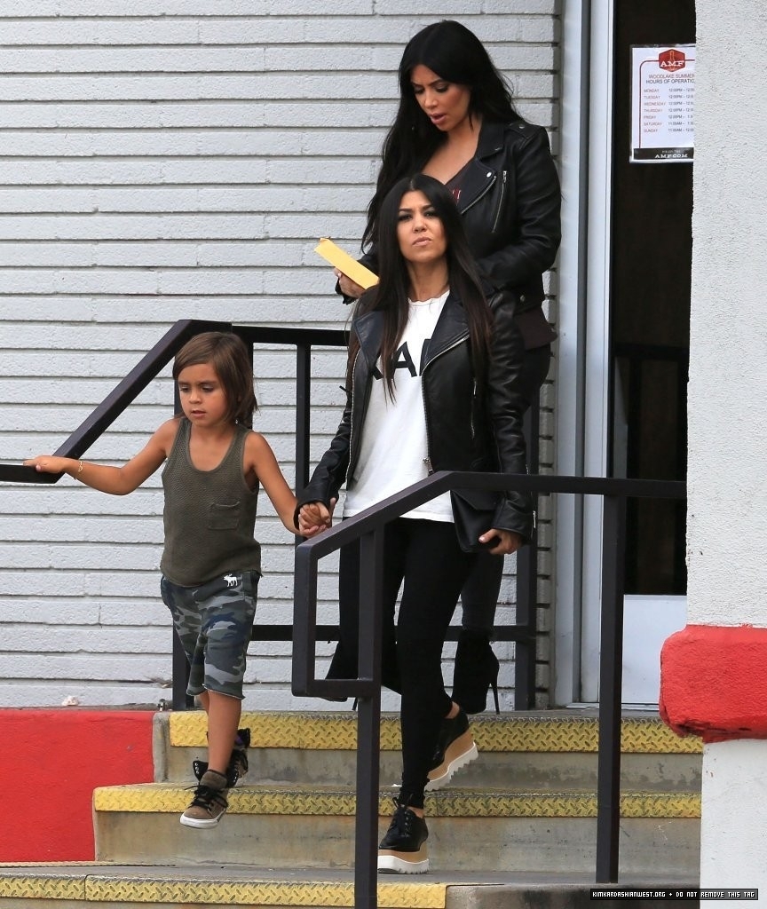 Kim Kardashian out with Khloe, Kourtney in Calabasas