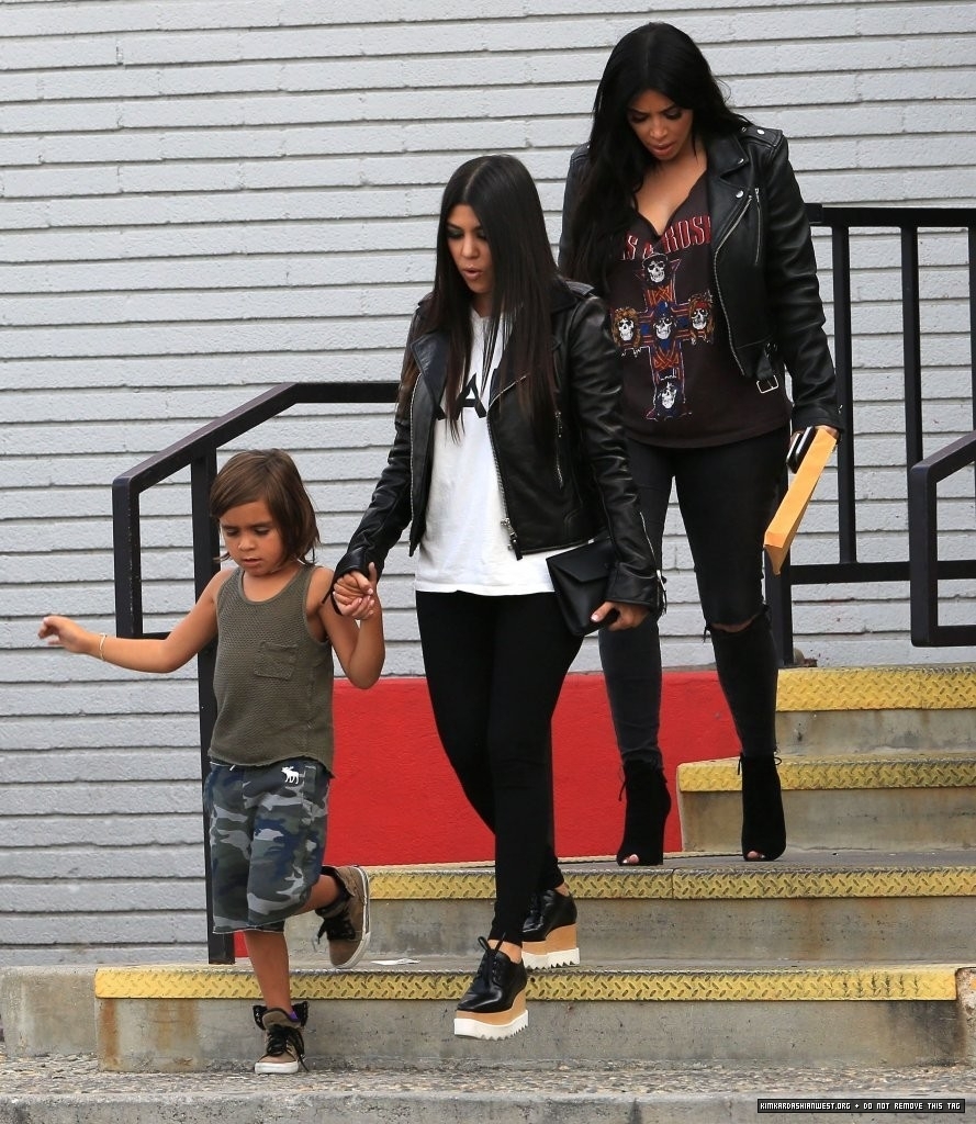 Kim Kardashian out with Khloe, Kourtney in Calabasas